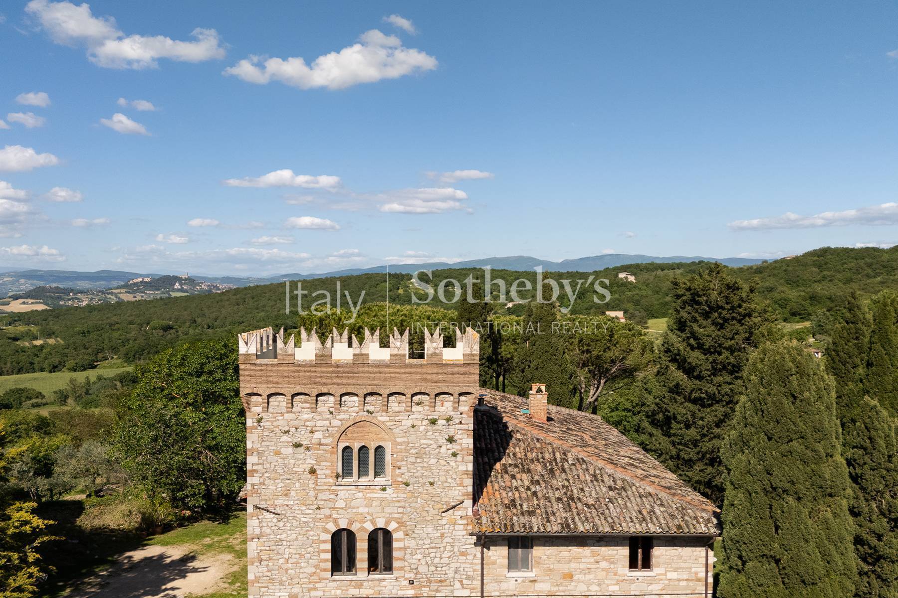  13th-Century Watchtower with Breathtaking Views over Todi - 物件實景