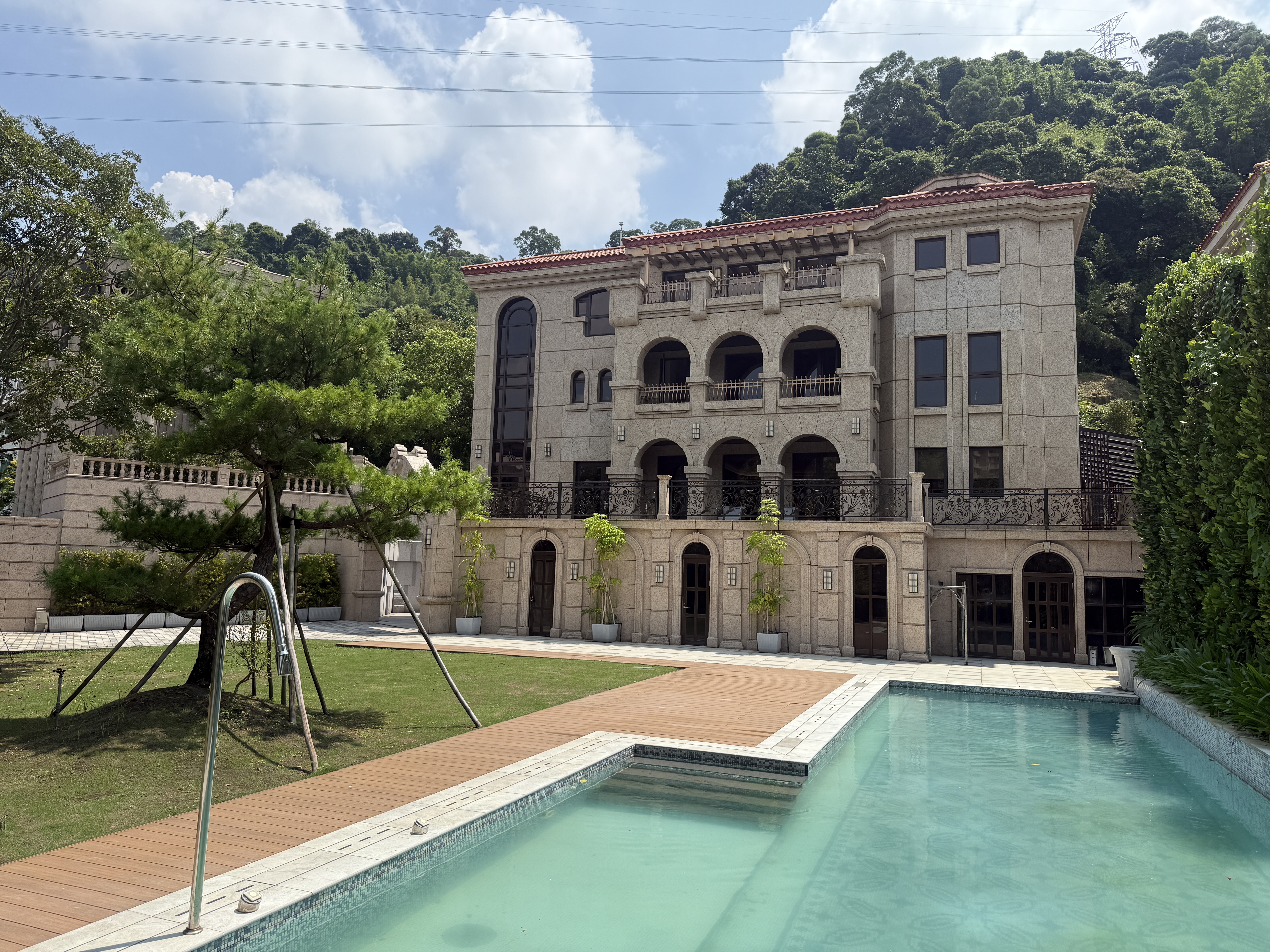 Tianmu Royal Manor, Dexing E. Rd. Shilin Dist.