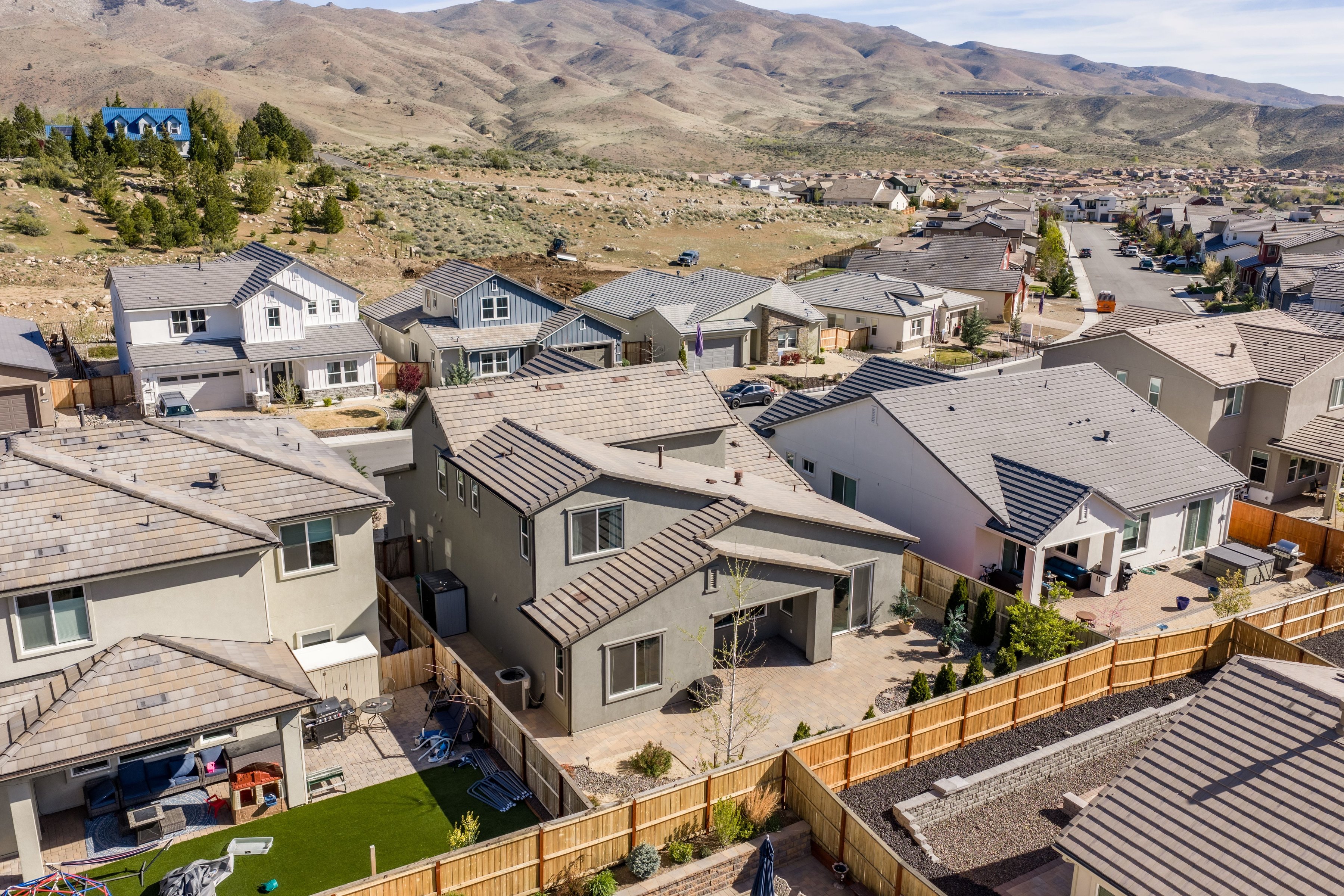  Striking Two-Story Modern Living in Verdi - 物件實景