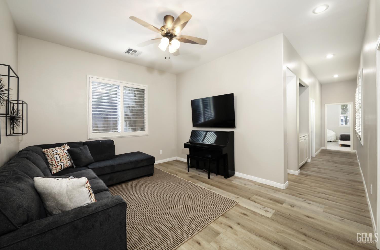 Bakersfield, California, 93312, United States, 3 Bedrooms Bedrooms, ,2 BathroomsBathrooms,Residential,For Sale,1987414