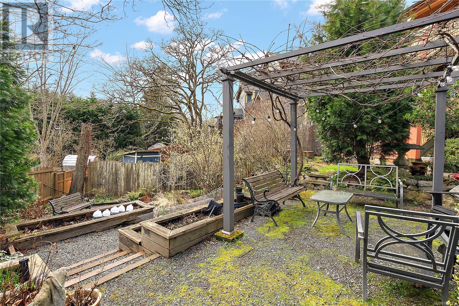 ESQUIMALT, British Columbia, V9A 5A9, CA, 2 Bedrooms Bedrooms, ,1 BathroomBathrooms,Residential,For Sale,1948185