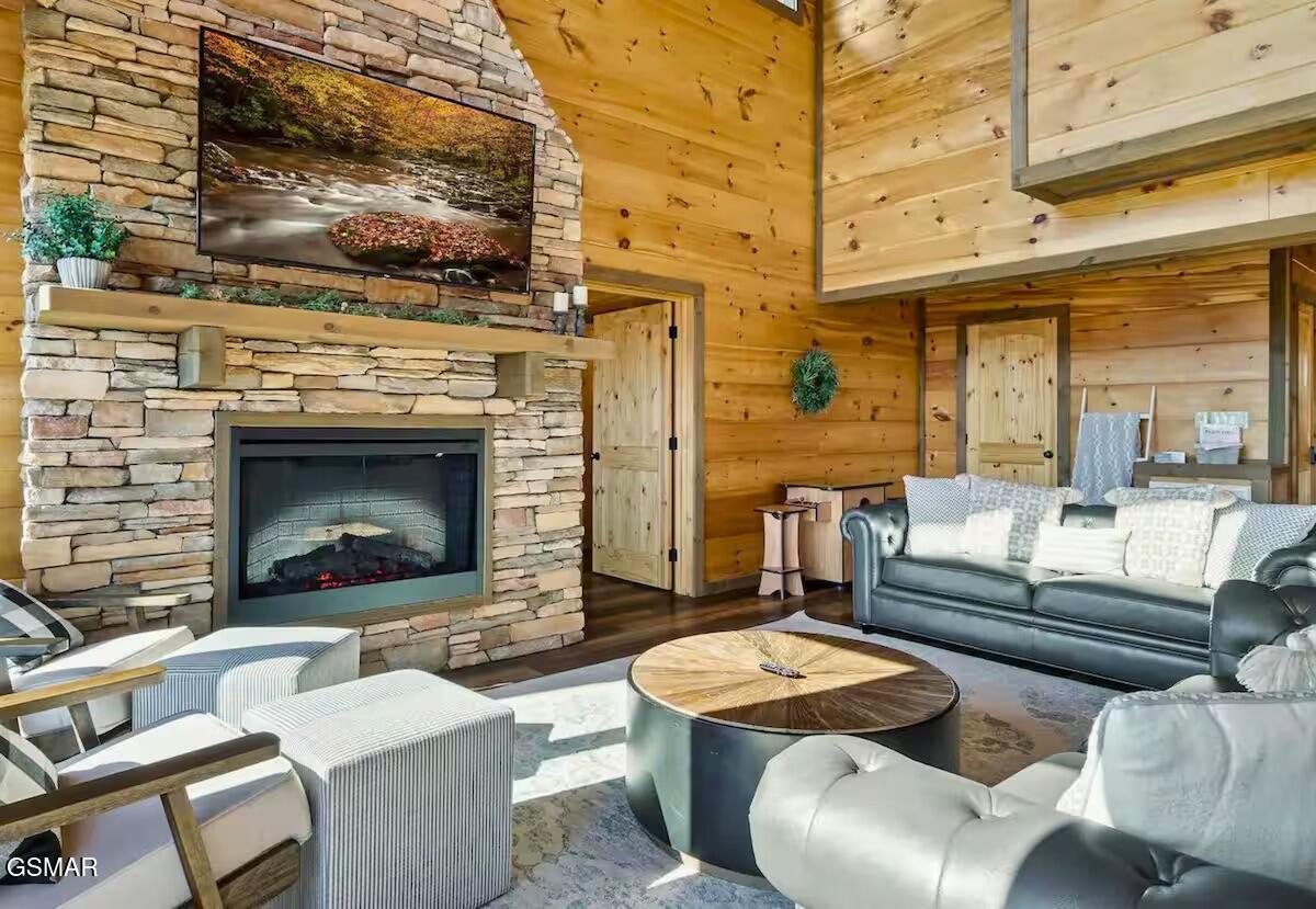 Sevierville, Tennessee, 37876, United States, 3 Bedrooms Bedrooms, ,5 BathroomsBathrooms,Residential,For Sale,1976900