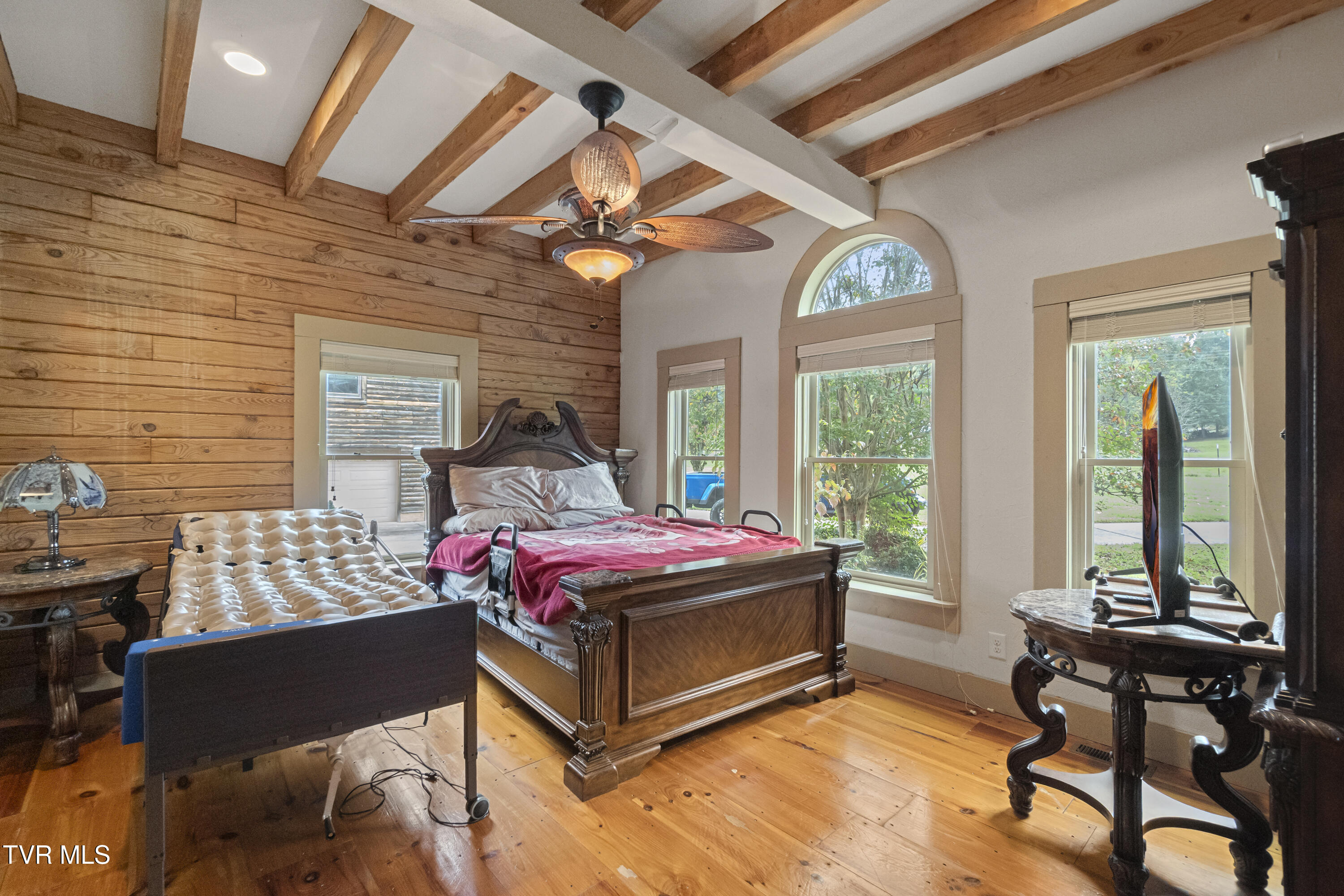 Greeneville, Tennessee, 37745, United States, 5 Bedrooms Bedrooms, ,4 BathroomsBathrooms,Residential,For Sale,1981962