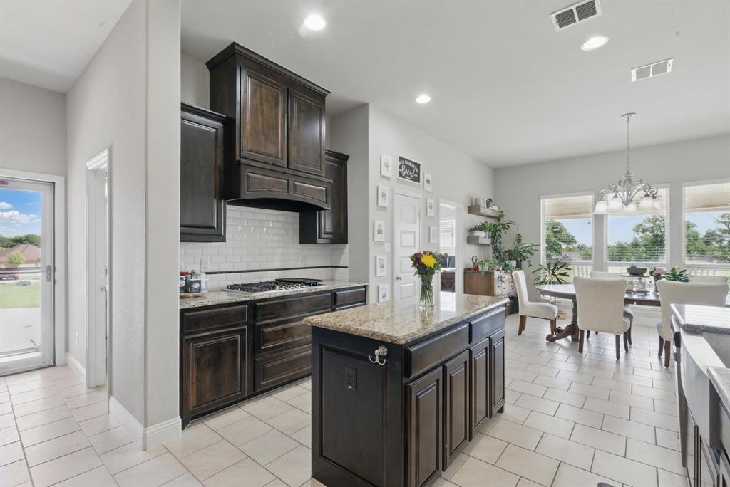 Weatherford, Texas, 76087, United States, 3 Bedrooms Bedrooms, ,3 BathroomsBathrooms,Residential,For Sale,1929986