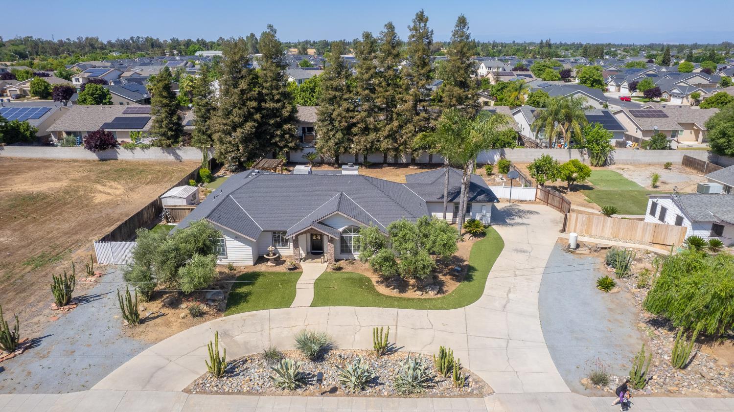 Fresno, California, 93722, United States, 3 Bedrooms Bedrooms, ,2 BathroomsBathrooms,Residential,For Sale,2039755