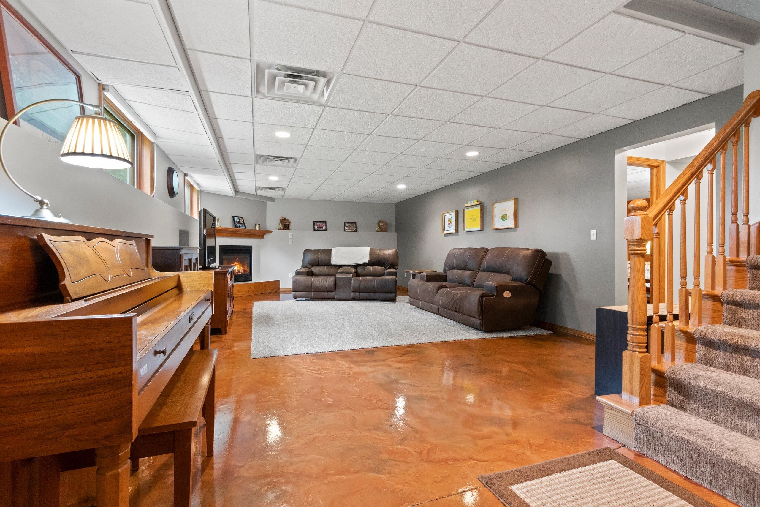 DE PERE, Wisconsin, 54115, United States, 3 Bedrooms Bedrooms, ,4 BathroomsBathrooms,Residential,For Sale,1912239