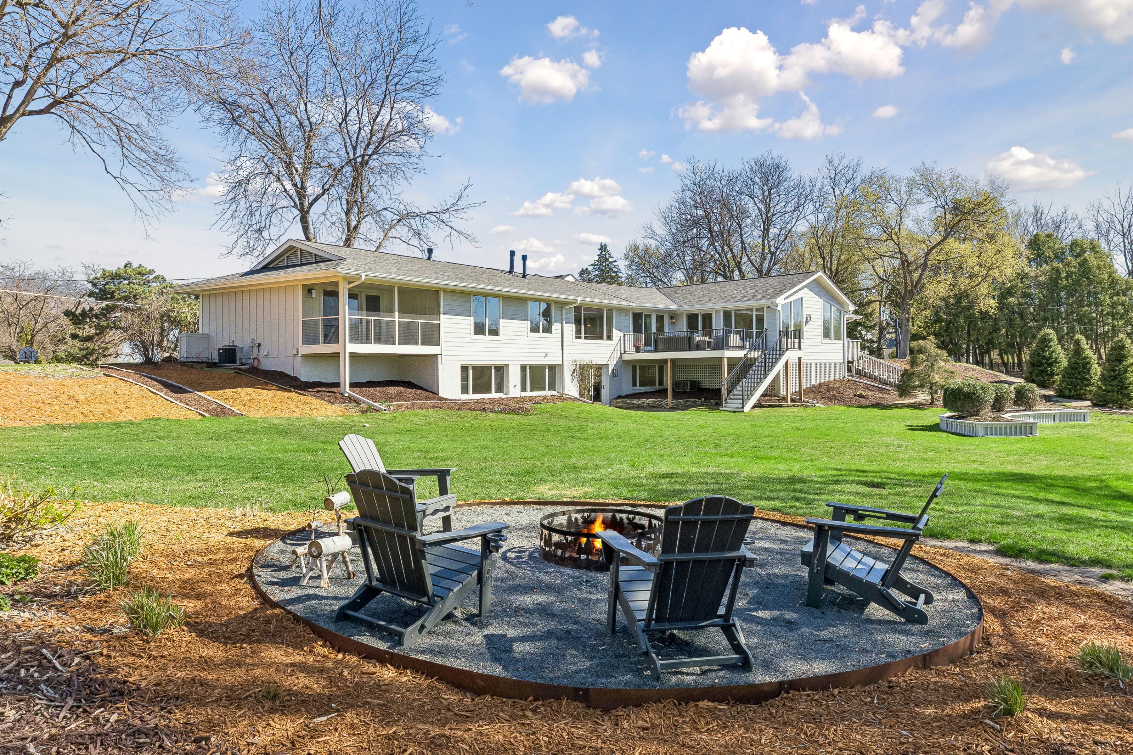  Elegant Fox Hill Rambler with Serene Water Views - 物件實景
