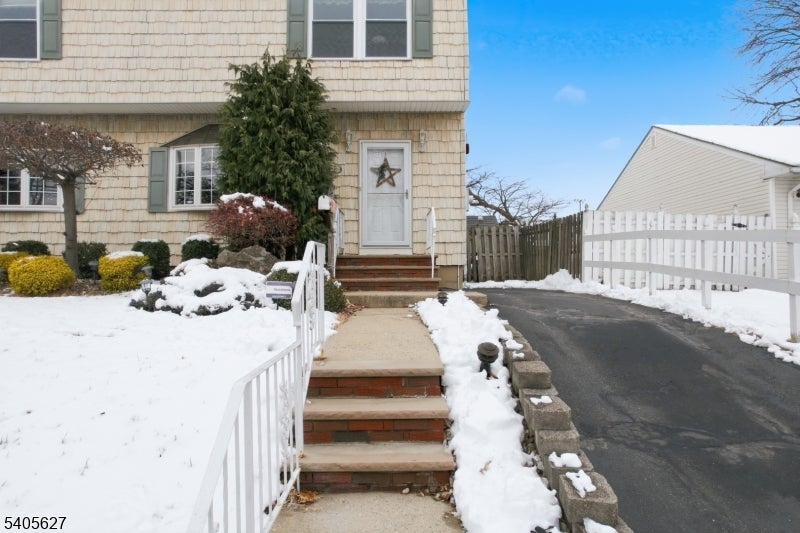 Carteret Boro, New Jersey, 07008, United States, 4 Bedrooms Bedrooms, ,3 BathroomsBathrooms,Residential,For Sale,2009745