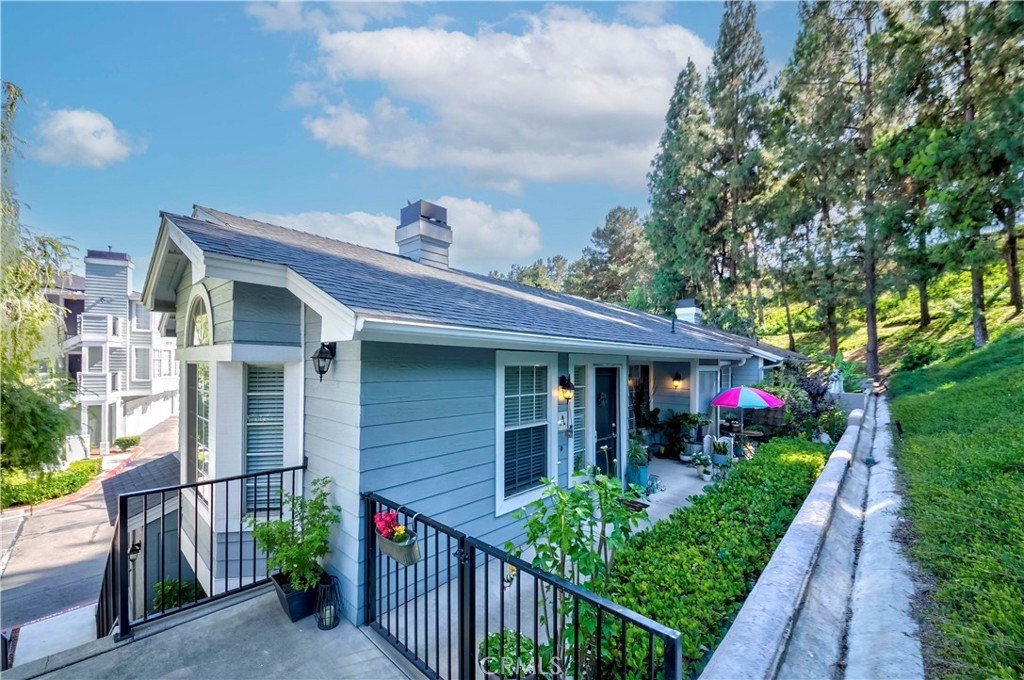 Aliso Viejo, California, 92656, United States, 2 Bedrooms Bedrooms, ,2 BathroomsBathrooms,Residential,For Sale,1901235
