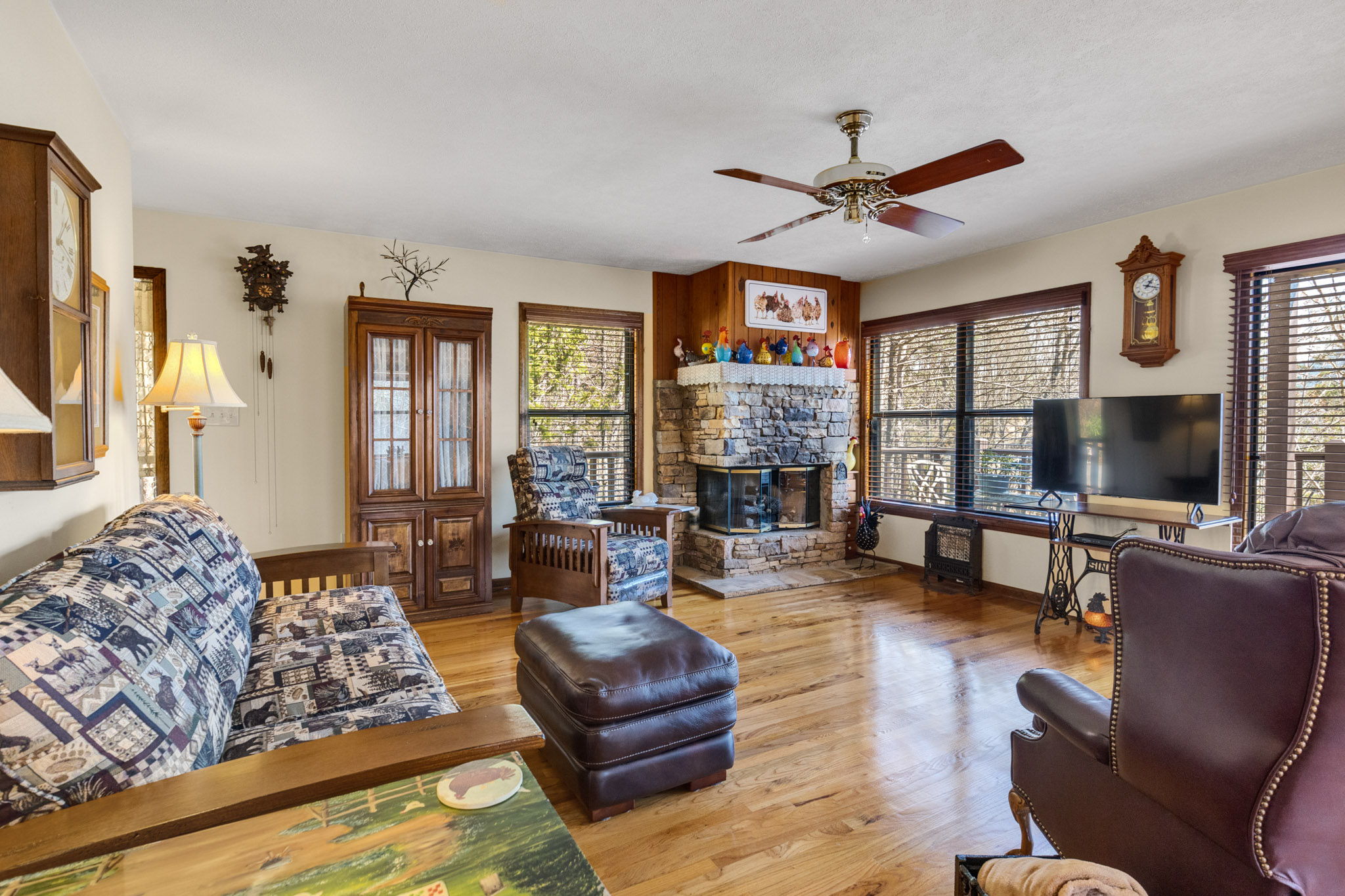 Sevierville, Tennessee, 37862, United States, 2 Bedrooms Bedrooms, ,3 BathroomsBathrooms,Residential,For Sale,1977968