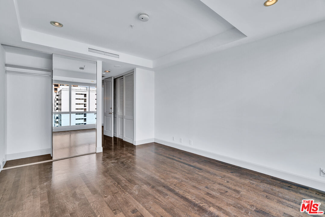 Los Angeles, California, 90024, United States, 2 Bedrooms Bedrooms, ,3 BathroomsBathrooms,Residential,For Sale,1932813