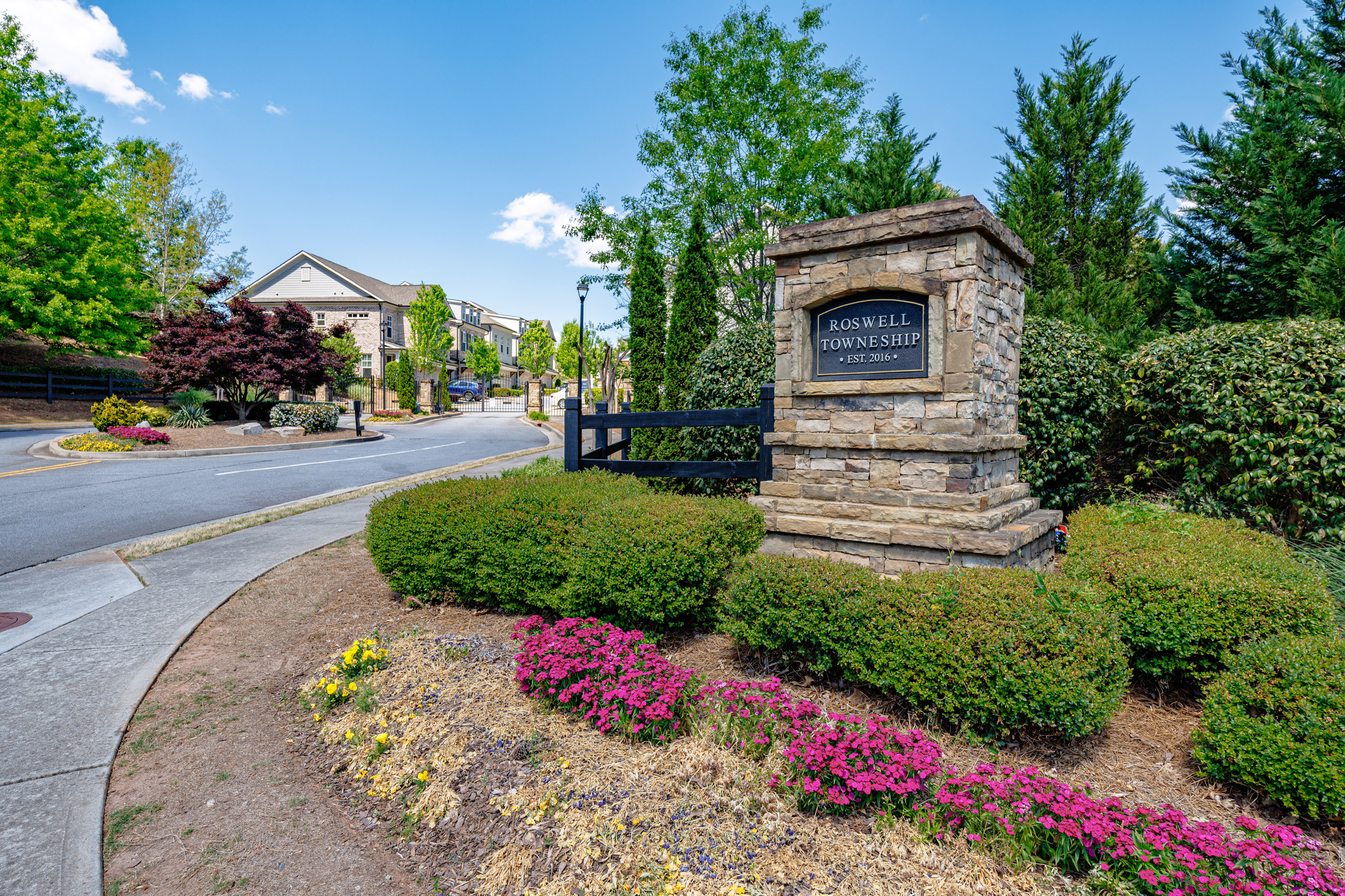  Beautifully Appointed Two-story Townhome in Inviting Gated Roswell Community - 物件實景