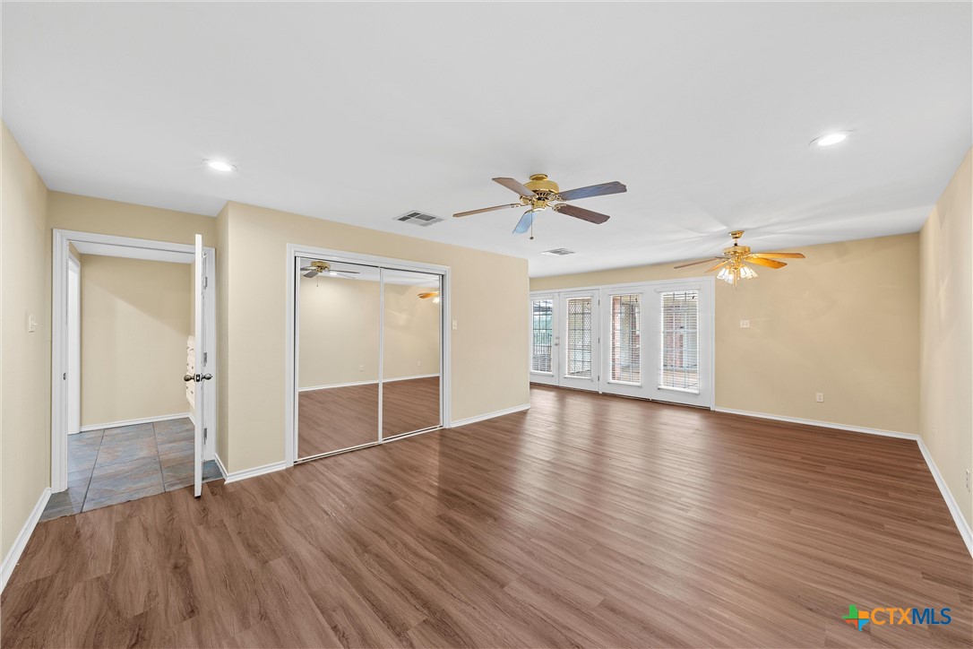 Woodway, Texas, 76712, United States, 5 Bedrooms Bedrooms, ,3 BathroomsBathrooms,Residential,For Sale,1988049