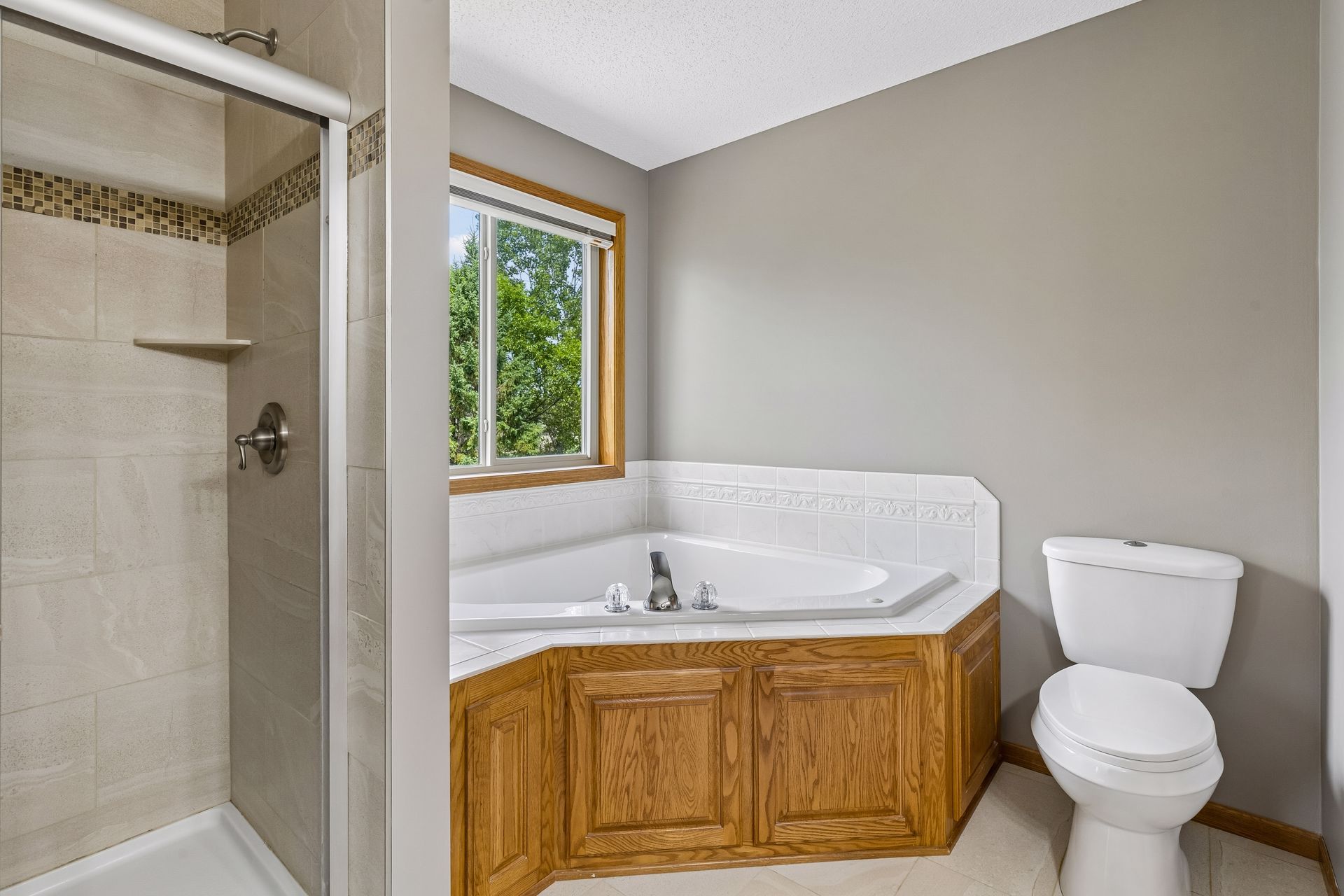  Meticulously Maintained Executive Home Near Parks and Trails - 物件實景