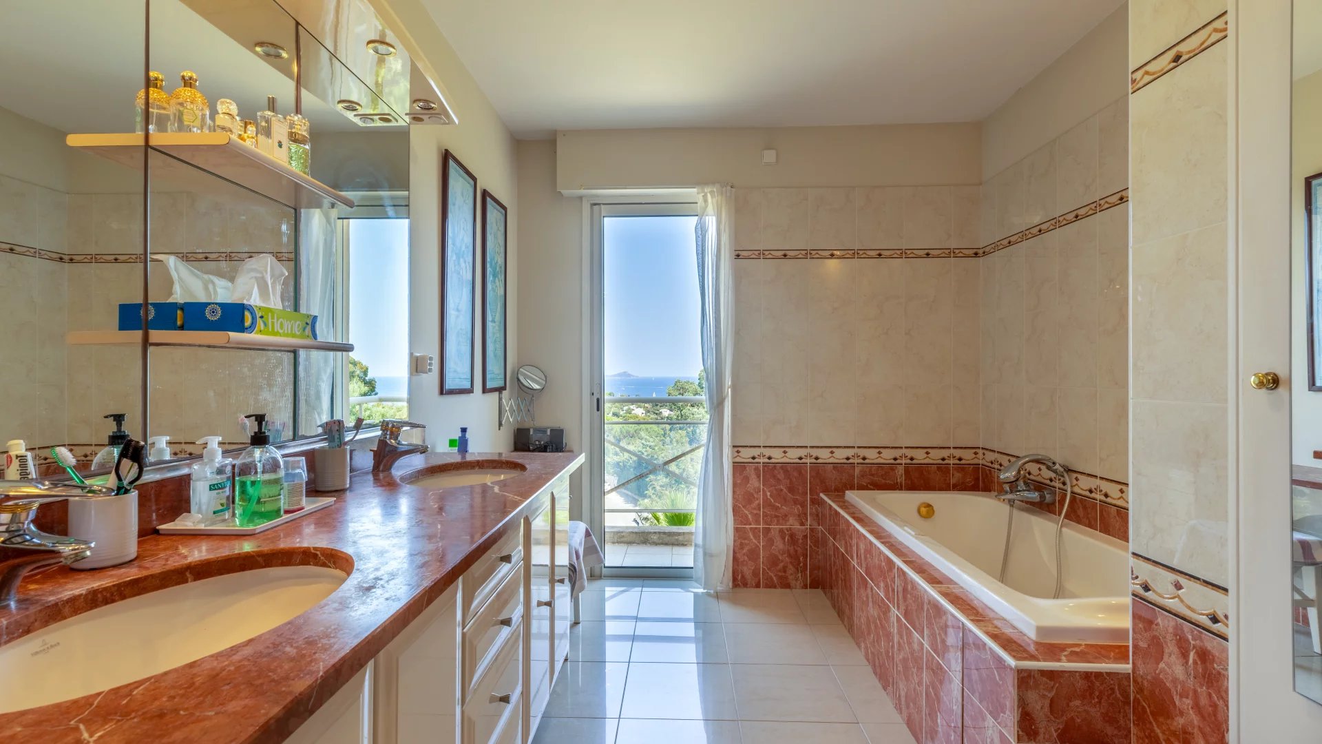 Les Issambres, Provence-Alpes-Côte d’Azur, 83380, FR, 5 Bedrooms Bedrooms, ,Residential,For Sale,1994462