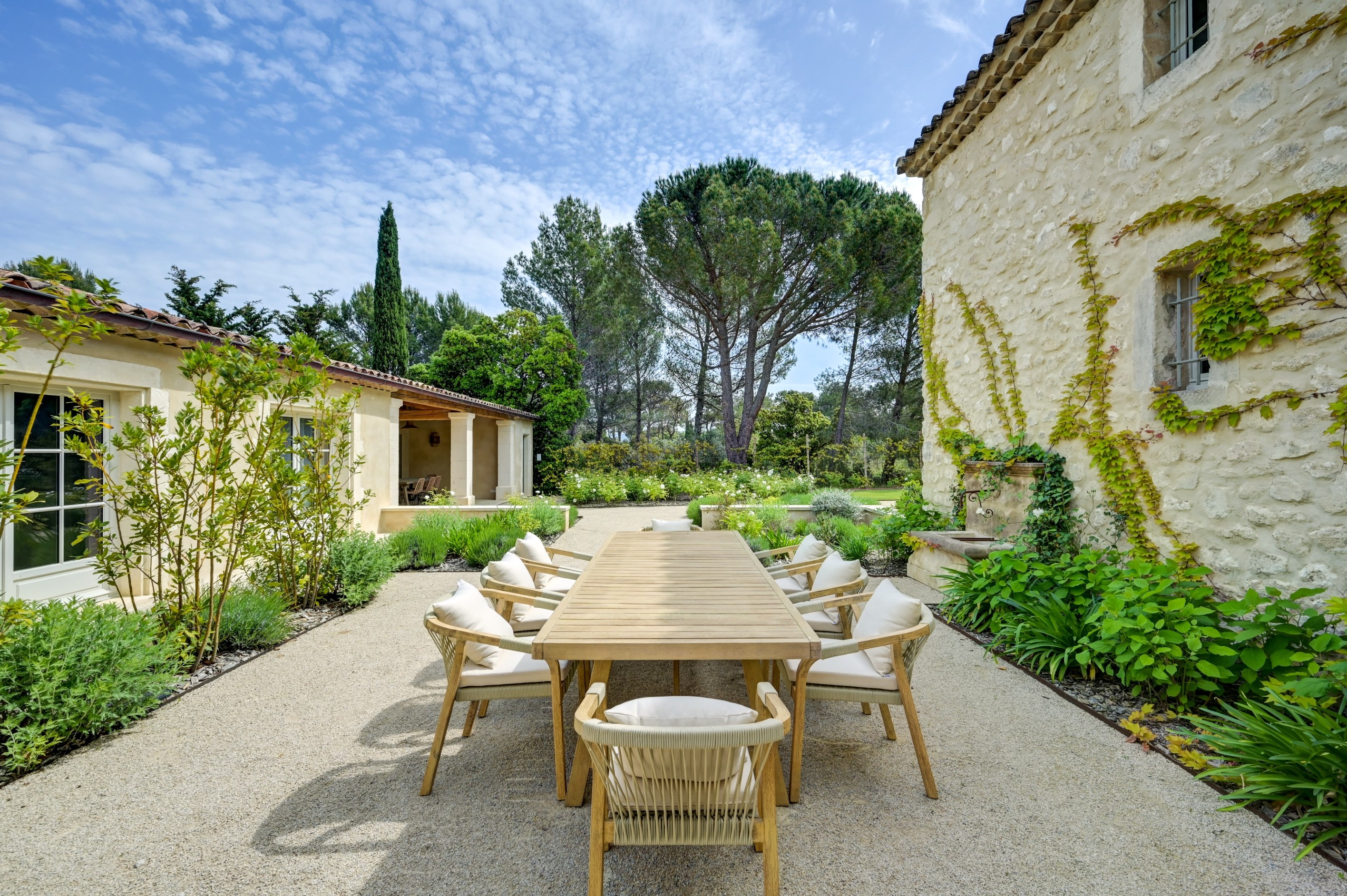  Renovated farmhouse with landscaped garden and swimming pool, a 10-minute walk … - 物件實景