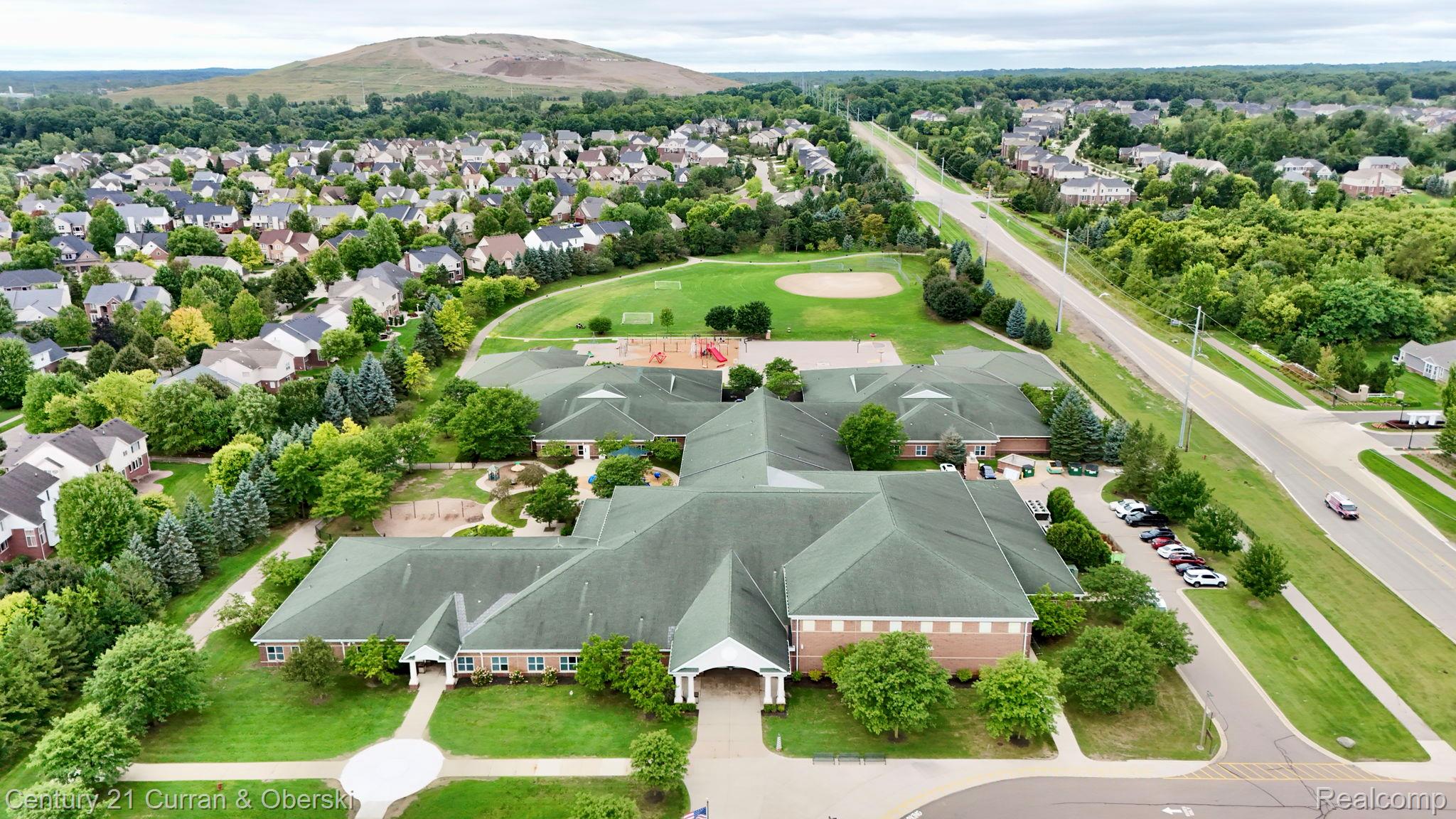 Northville, Michigan, 48168, United States, 2 Bedrooms Bedrooms, ,2 BathroomsBathrooms,Residential,For Sale,1983973