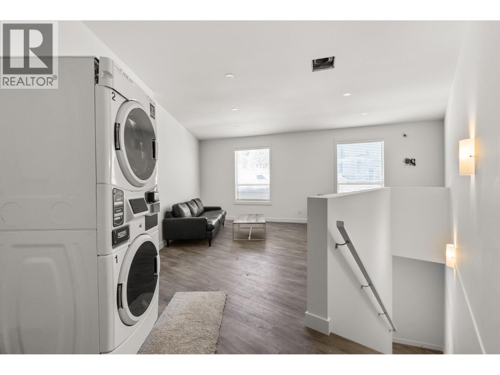 KELOWNA, British Columbia, V1V 0H2, CA, 3 Bedrooms Bedrooms, ,2 BathroomsBathrooms,Residential,For Sale,1961445