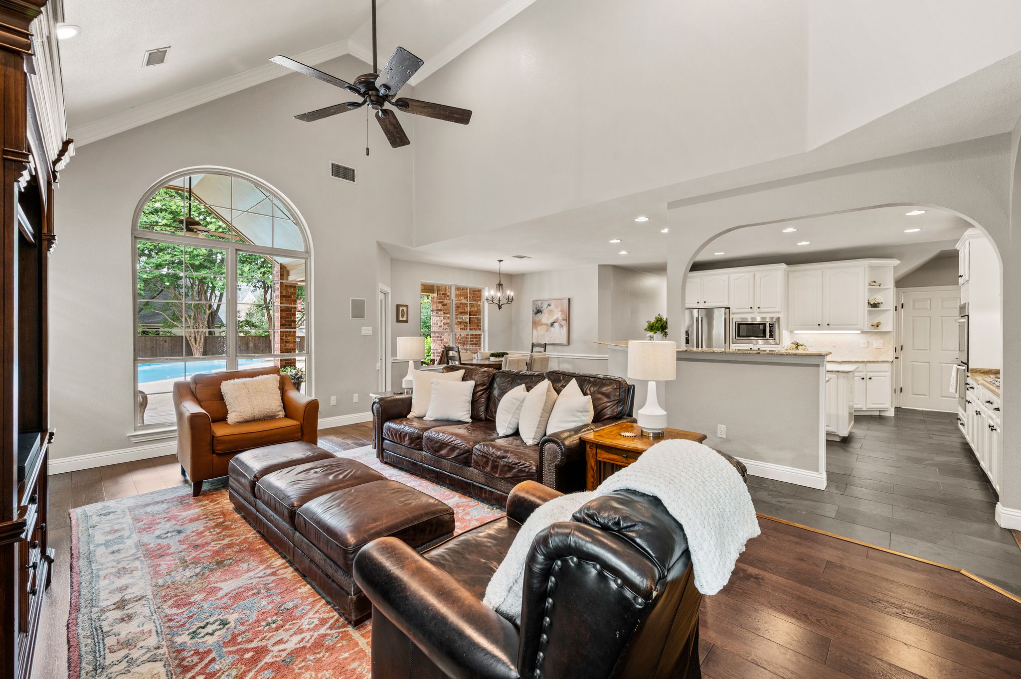  Timeless Elegance on Nearly Half an Acre in Prestigious Southlake Hills - 物件實景
