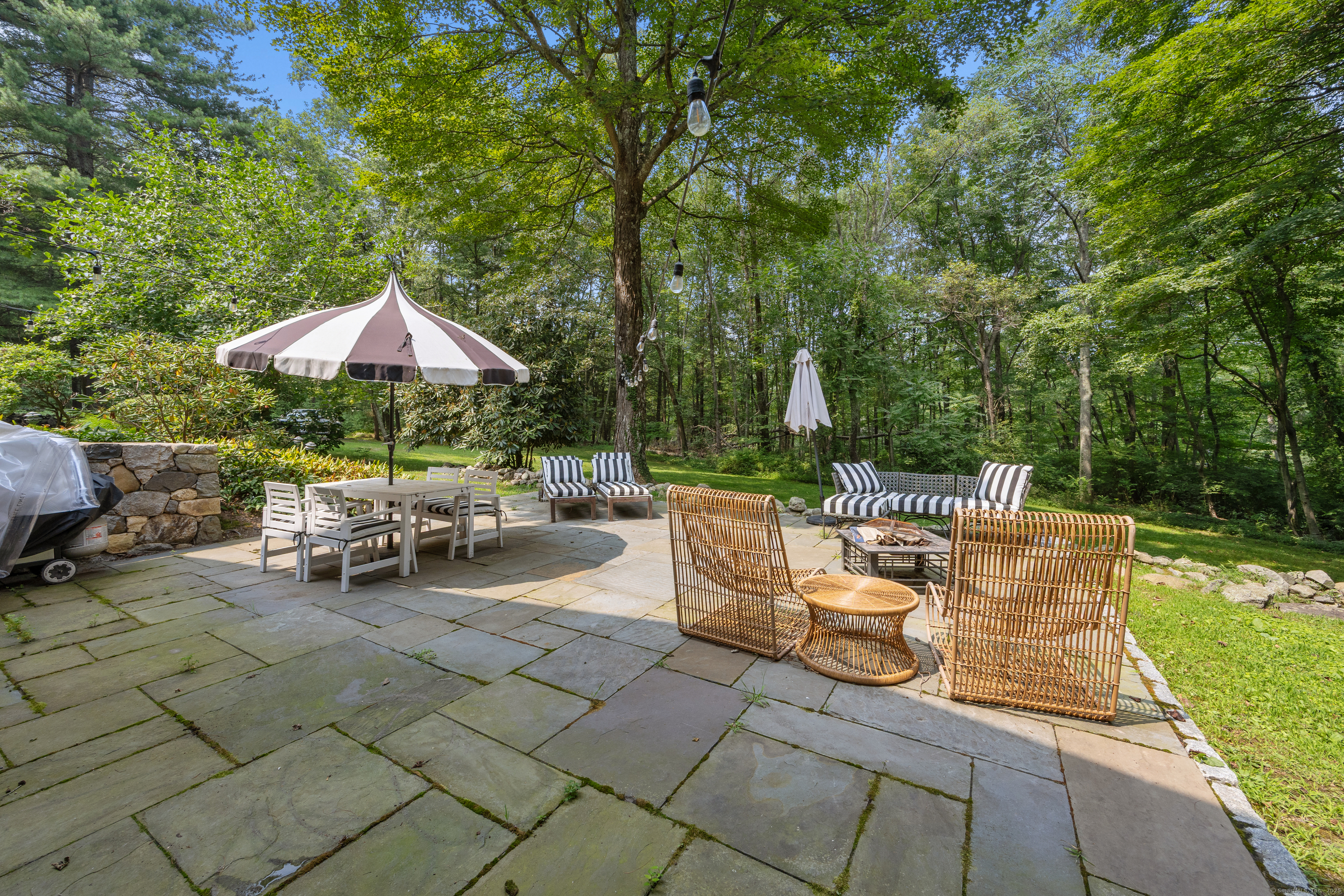 Woodbridge, Connecticut, 06525, United States, 3 Bedrooms Bedrooms, ,4 BathroomsBathrooms,Residential,For Sale,1912137