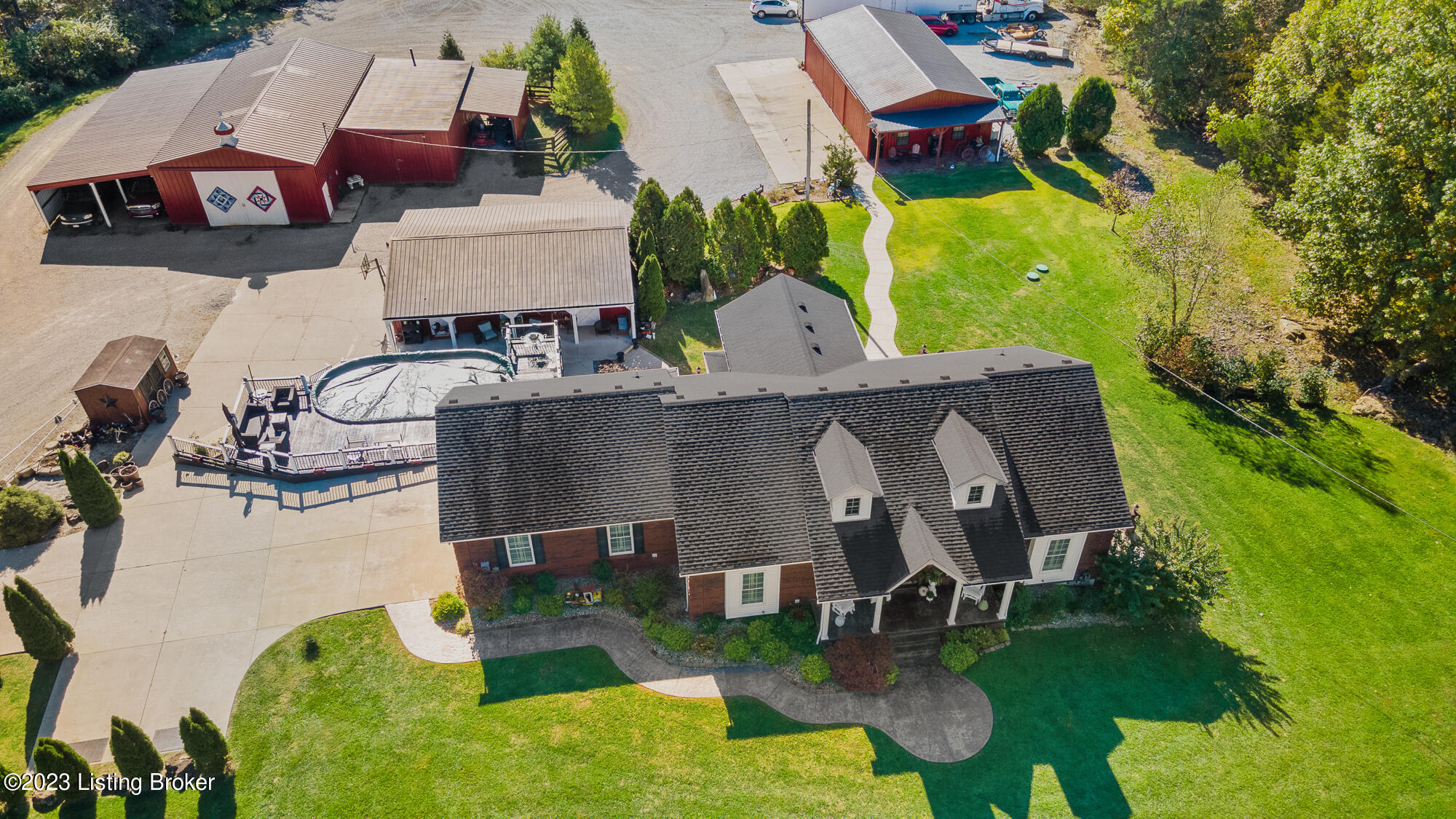 La Grange, Kentucky, 40031, United States, 5 Bedrooms Bedrooms, ,3 BathroomsBathrooms,Residential,For Sale,1793584