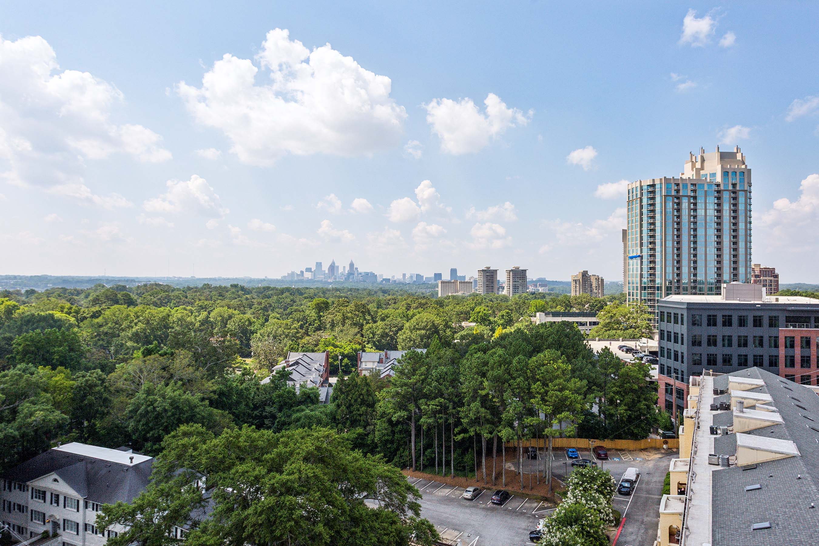  Unparalleled Views from this Renovated Corner Unit in the Heart of Buckhead - 物件實景