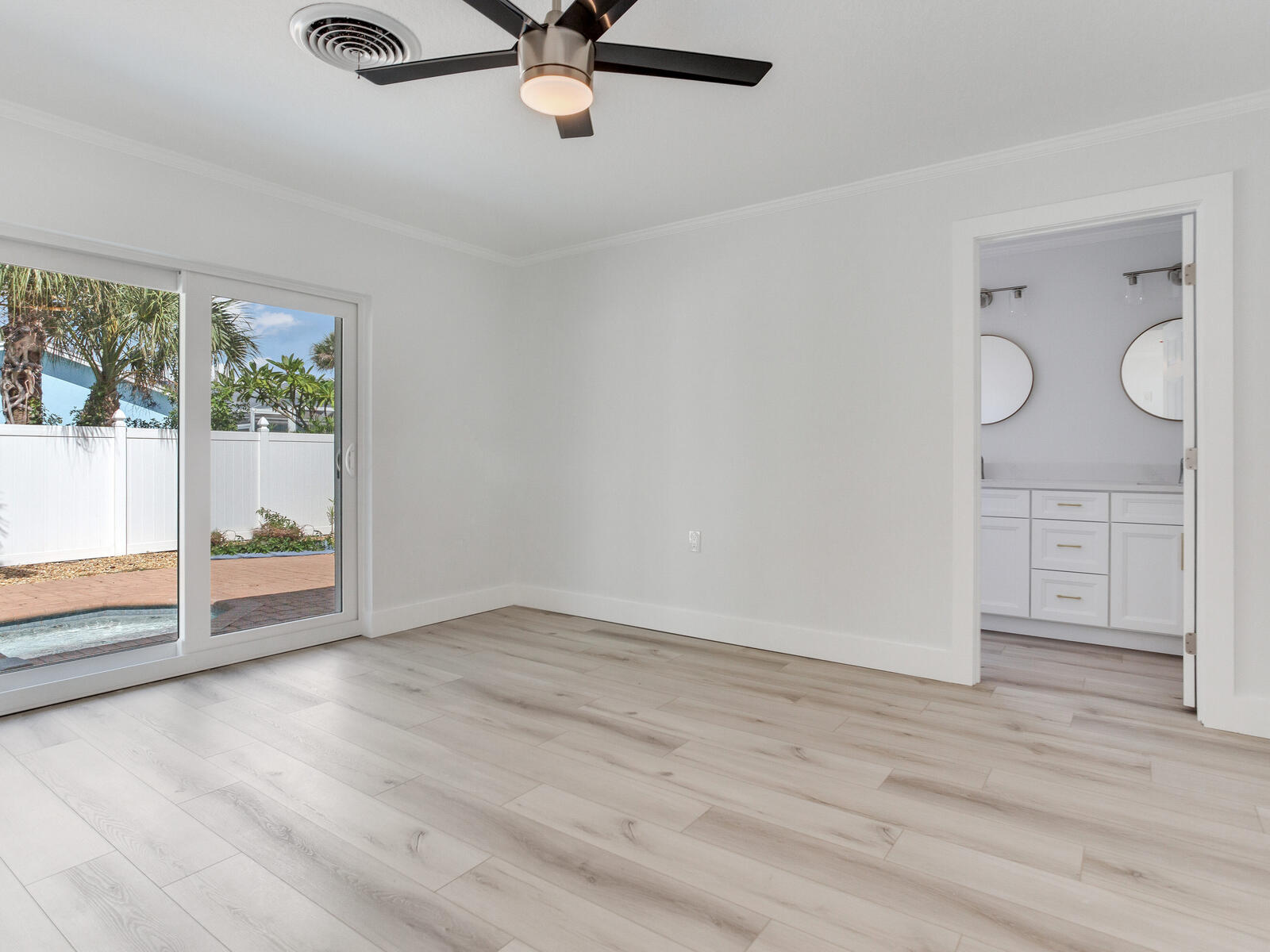 Treasure Island, Florida, 33706, United States, 3 Bedrooms Bedrooms, ,2 BathroomsBathrooms,Residential,For Sale,1981949