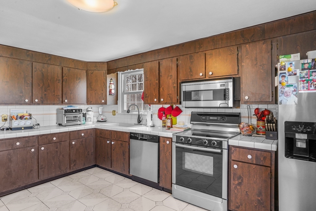 Burlington, Massachusetts, 01803, United States, 3 Bedrooms Bedrooms, ,2 BathroomsBathrooms,Residential,For Sale,2039576