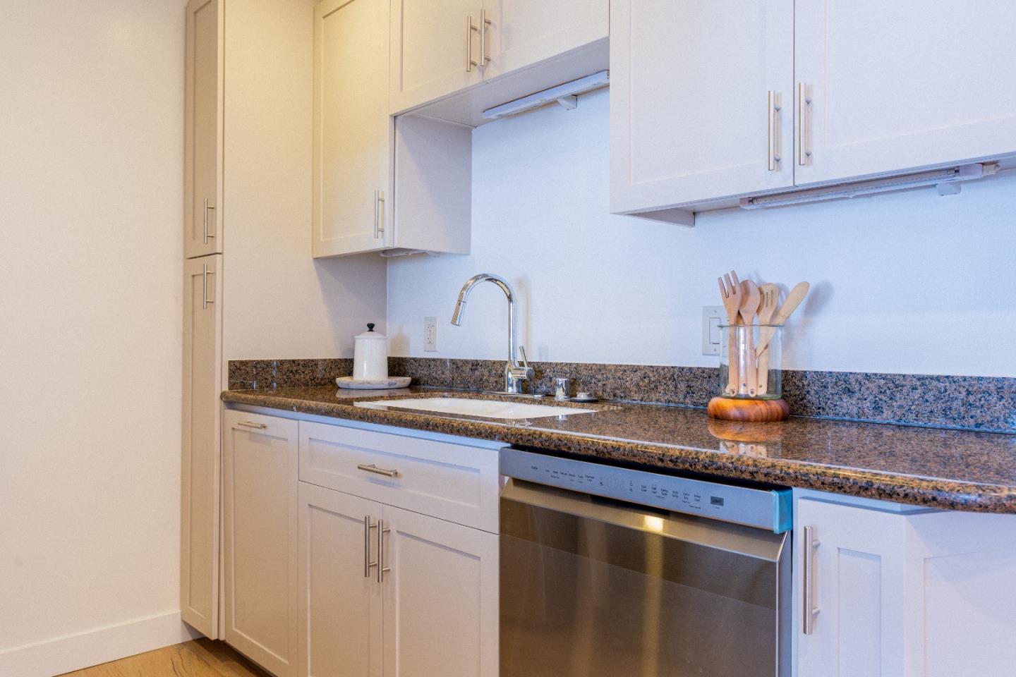 Mountain View, California, 94040, United States, 2 Bedrooms Bedrooms, ,2 BathroomsBathrooms,Residential,For Sale,1988122