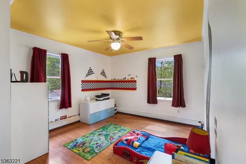 Hampton Twp., New Jersey, 07860, United States, 5 Bedrooms Bedrooms, ,3 BathroomsBathrooms,Residential,For Sale,1847031