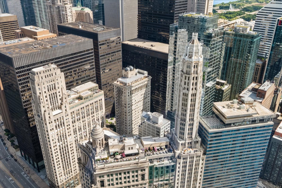 Chicago, Illinois, 60611, United States, 2 Bedrooms Bedrooms, ,3 BathroomsBathrooms,Residential,For Sale,1927398