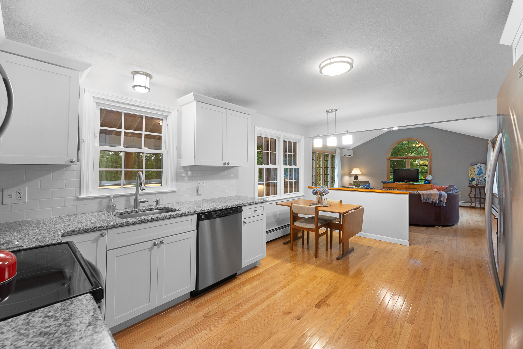 Westerly, Rhode Island, 02891, United States, 3 Bedrooms Bedrooms, ,2 BathroomsBathrooms,Residential,For Sale,1898536