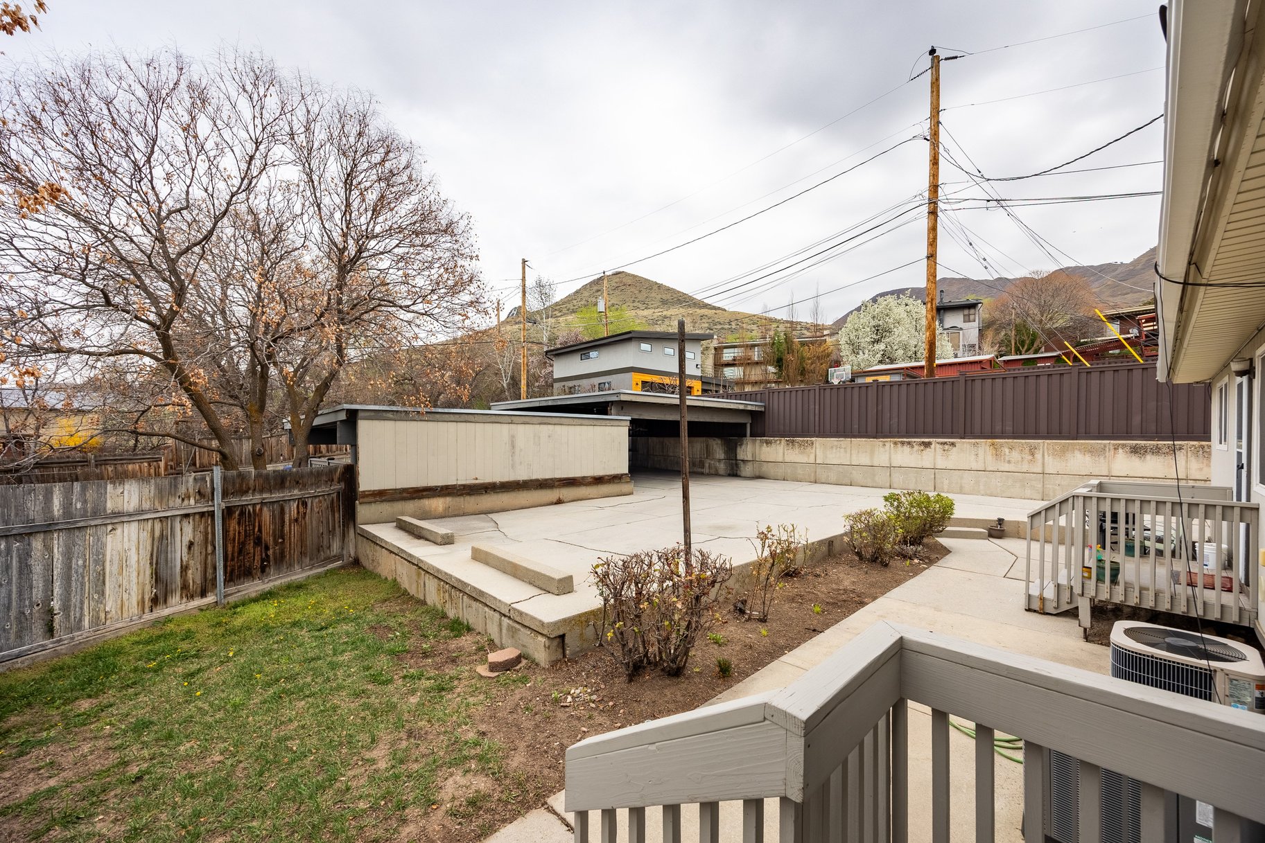  East Bench Duplex Offering Flexibility, Income Potential, and Livability - 物件實景