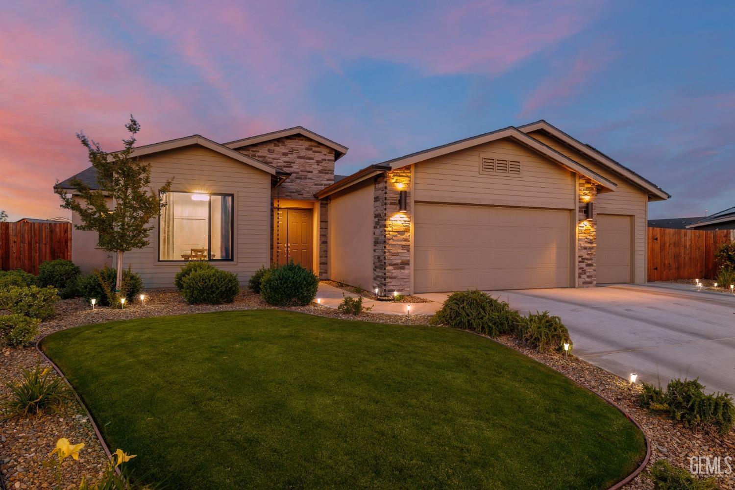 Bakersfield, California, 93313, United States, 4 Bedrooms Bedrooms, ,3 BathroomsBathrooms,Residential,For Sale,1917605
