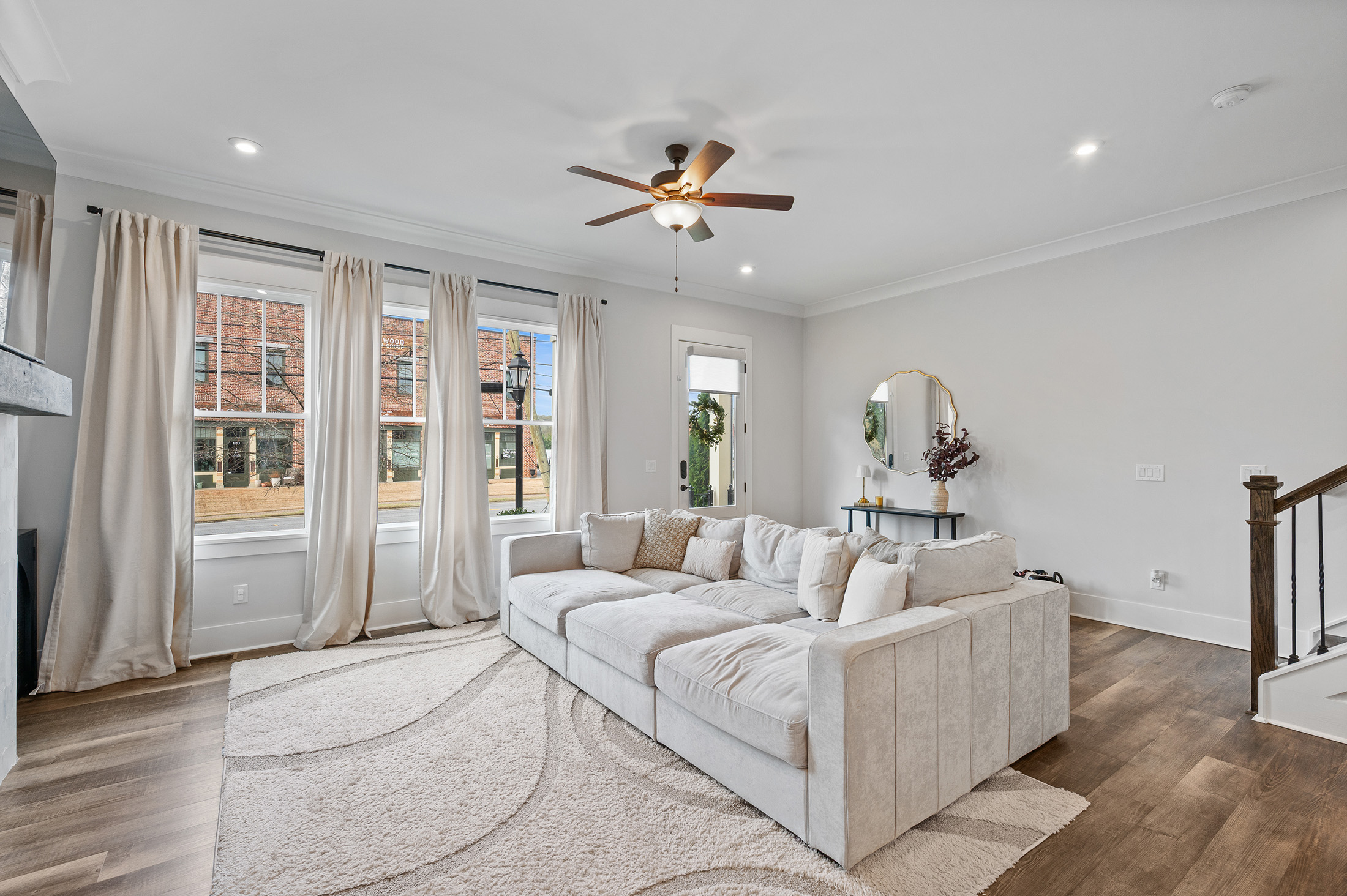  Three Bedroom Roswell Townhome Blends Comfort, Convenience and Style - 物件實景