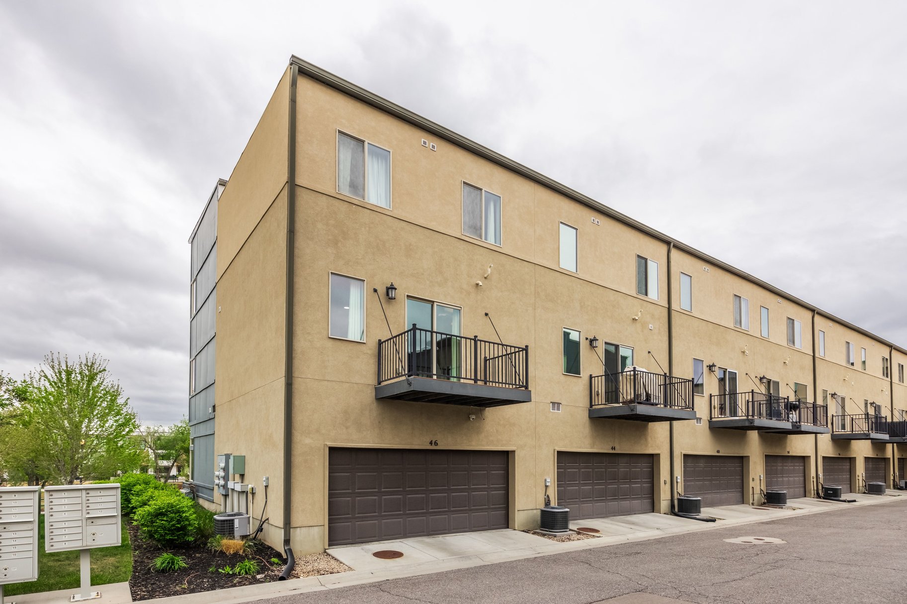  Corner Unit Townhouse with Park Views - 物件實景
