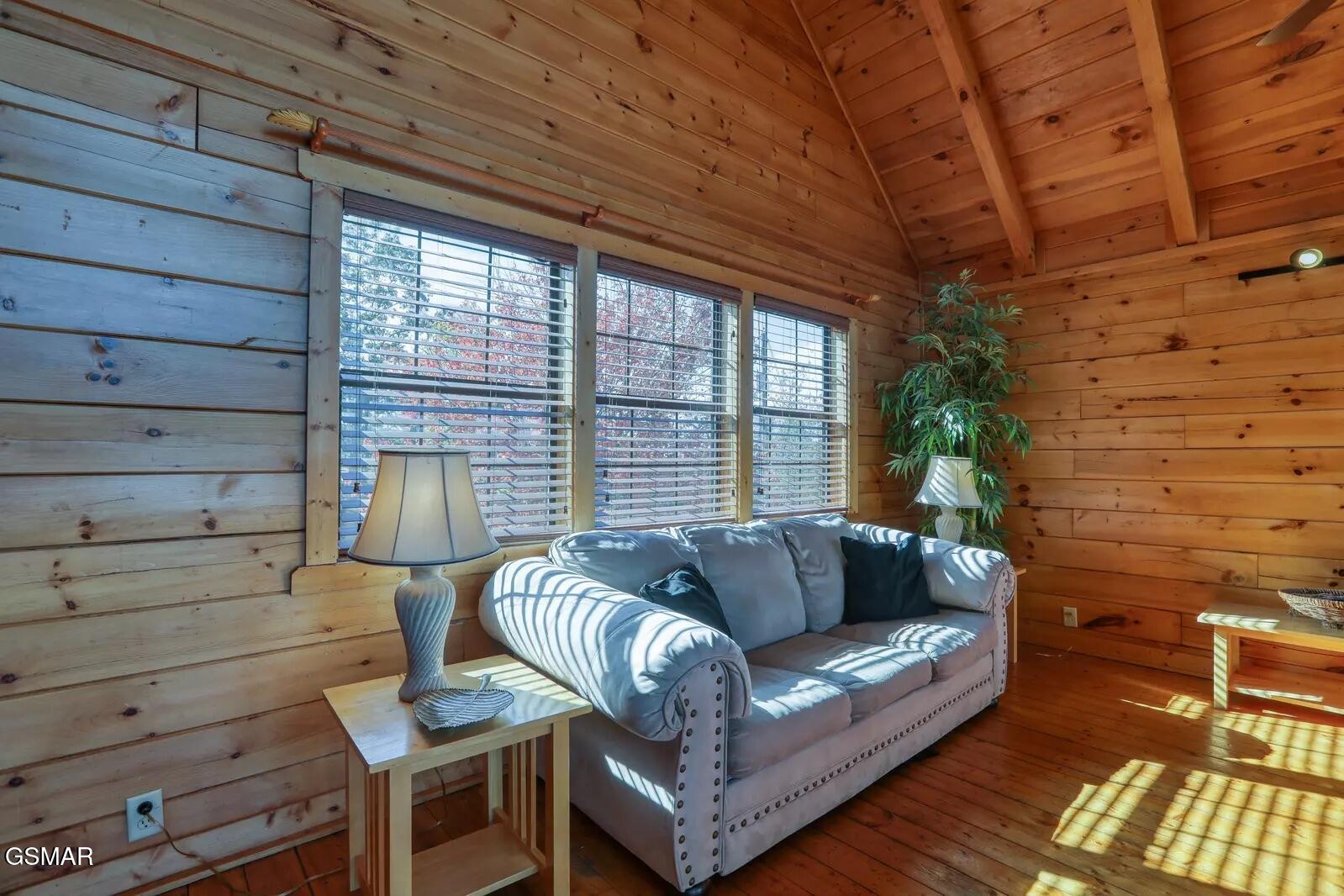 Sevierville, Tennessee, 37876, United States, 1 Bedroom Bedrooms, ,2 BathroomsBathrooms,Residential,For Sale,2005093