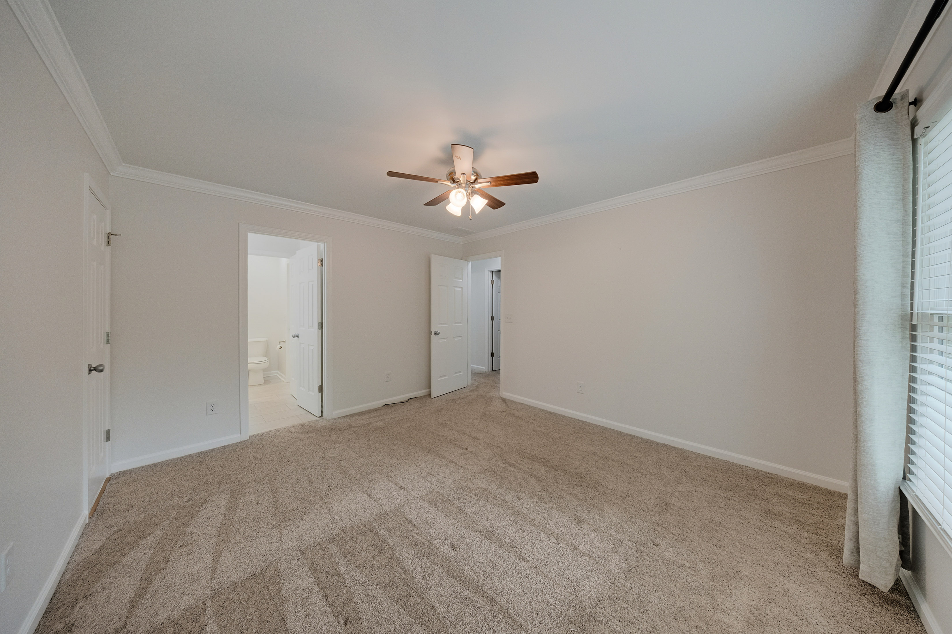  Stunning Craftsman-Style Home Featuring a Desirable Primary Suite on Main Level - 物件實景