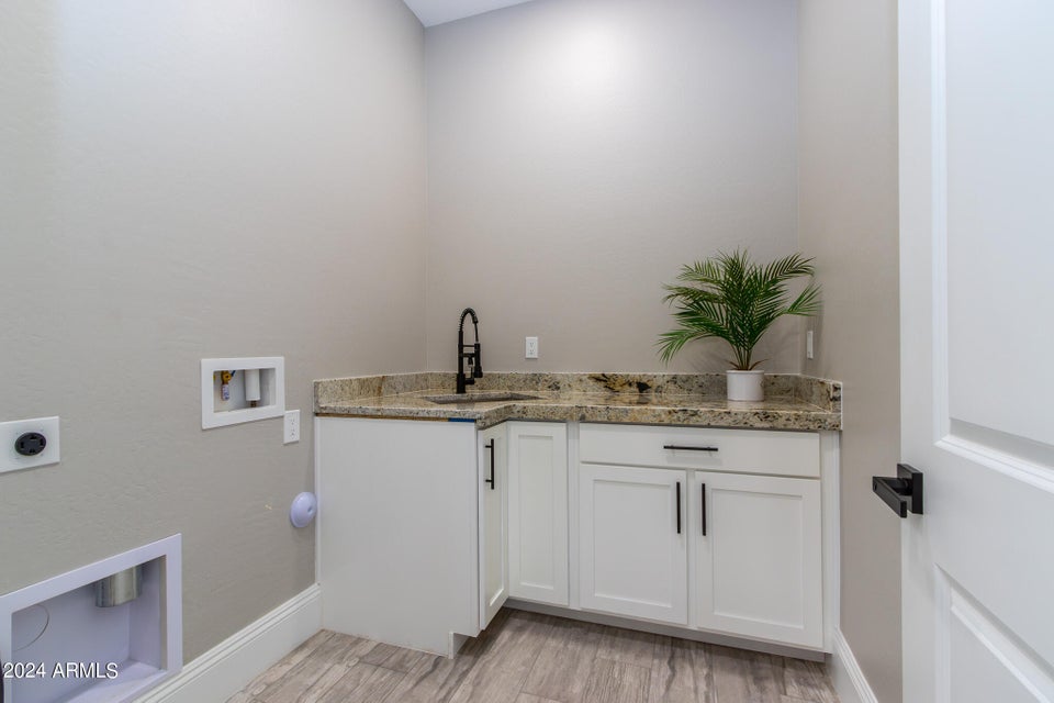 Tonopah, Arizona, 85354, United States, 4 Bedrooms Bedrooms, ,1 BathroomBathrooms,Residential,For Sale,1975997