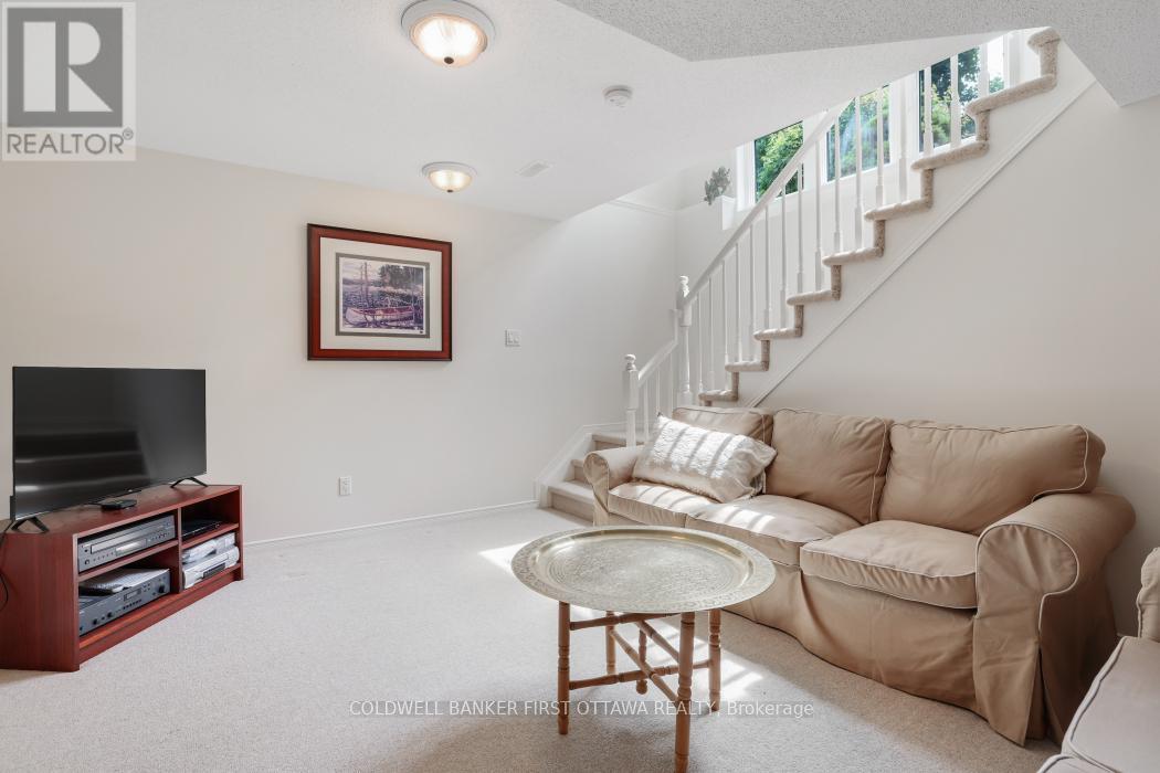 Ottawa, Ontario, K2S 1Z6, CA, 3 Bedrooms Bedrooms, ,3 BathroomsBathrooms,Residential,For Sale,1906768