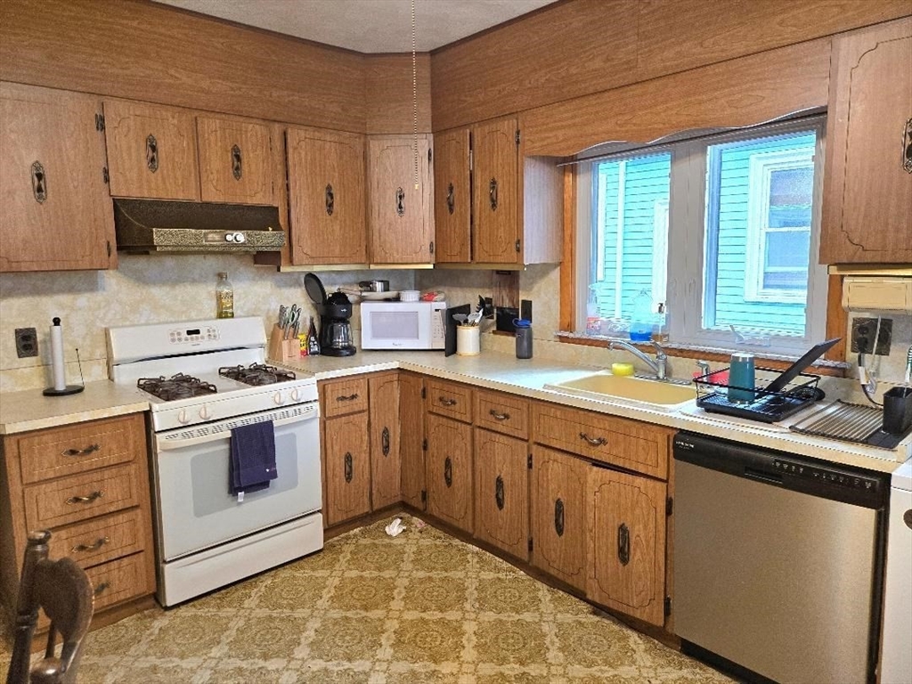 Somerville, Massachusetts, 02144, United States, 5 Bedrooms Bedrooms, ,2 BathroomsBathrooms,Residential,For Sale,1881743
