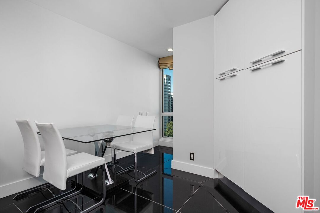 Los Angeles, California, 90024, United States, 3 Bedrooms Bedrooms, ,3 BathroomsBathrooms,Residential,For Sale,1949652