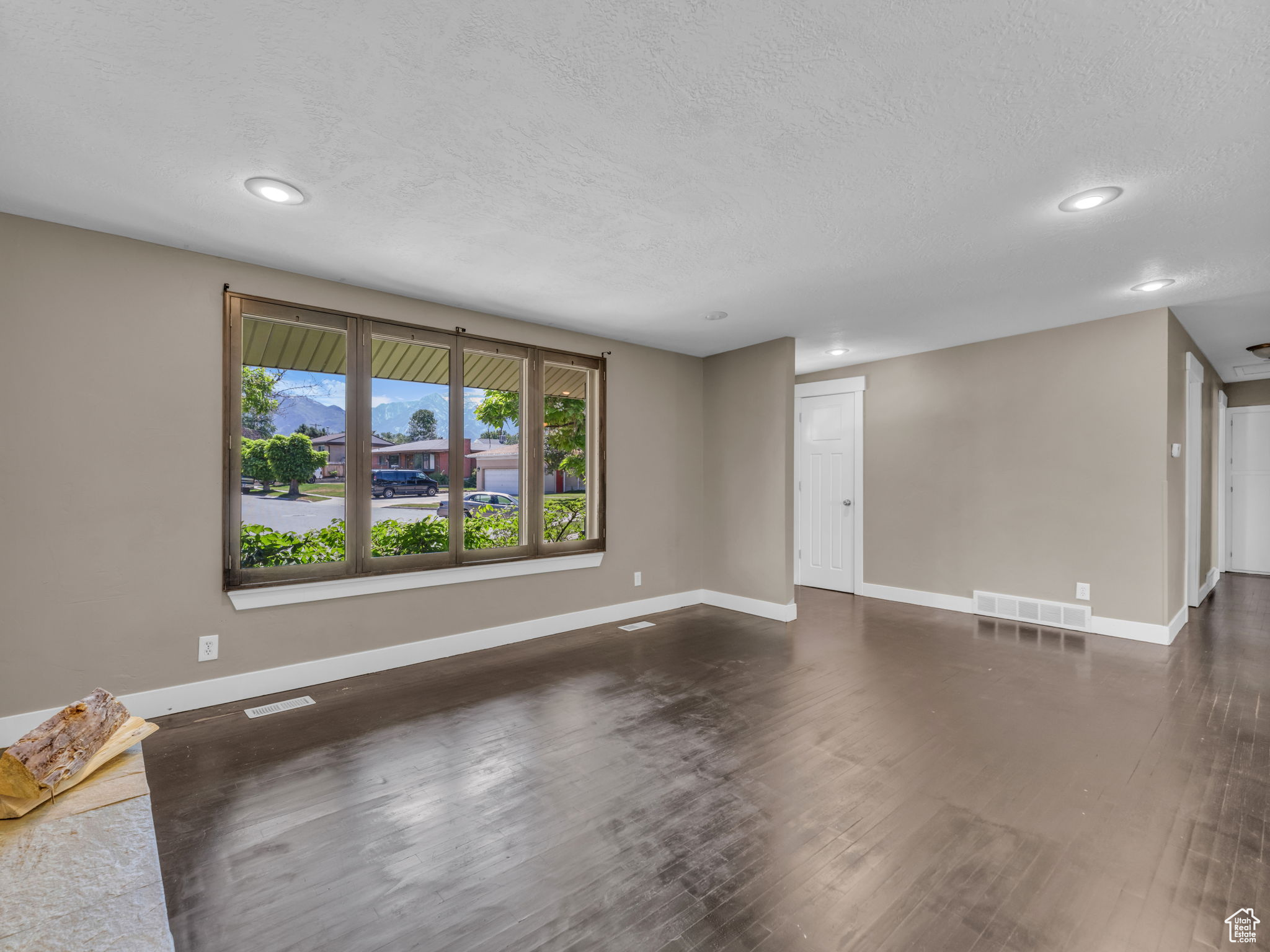 Midvale, Utah, 84047, United States, 4 Bedrooms Bedrooms, ,2 BathroomsBathrooms,Residential,For Sale,1862368