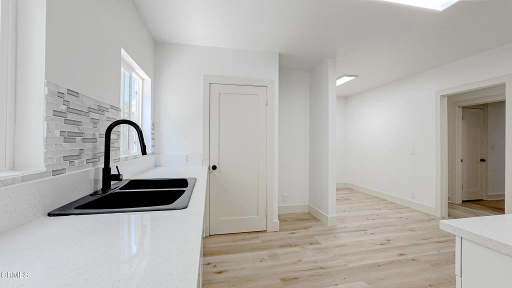 Los Angeles, California, 90036, United States, ,Residential,For Sale,1730001