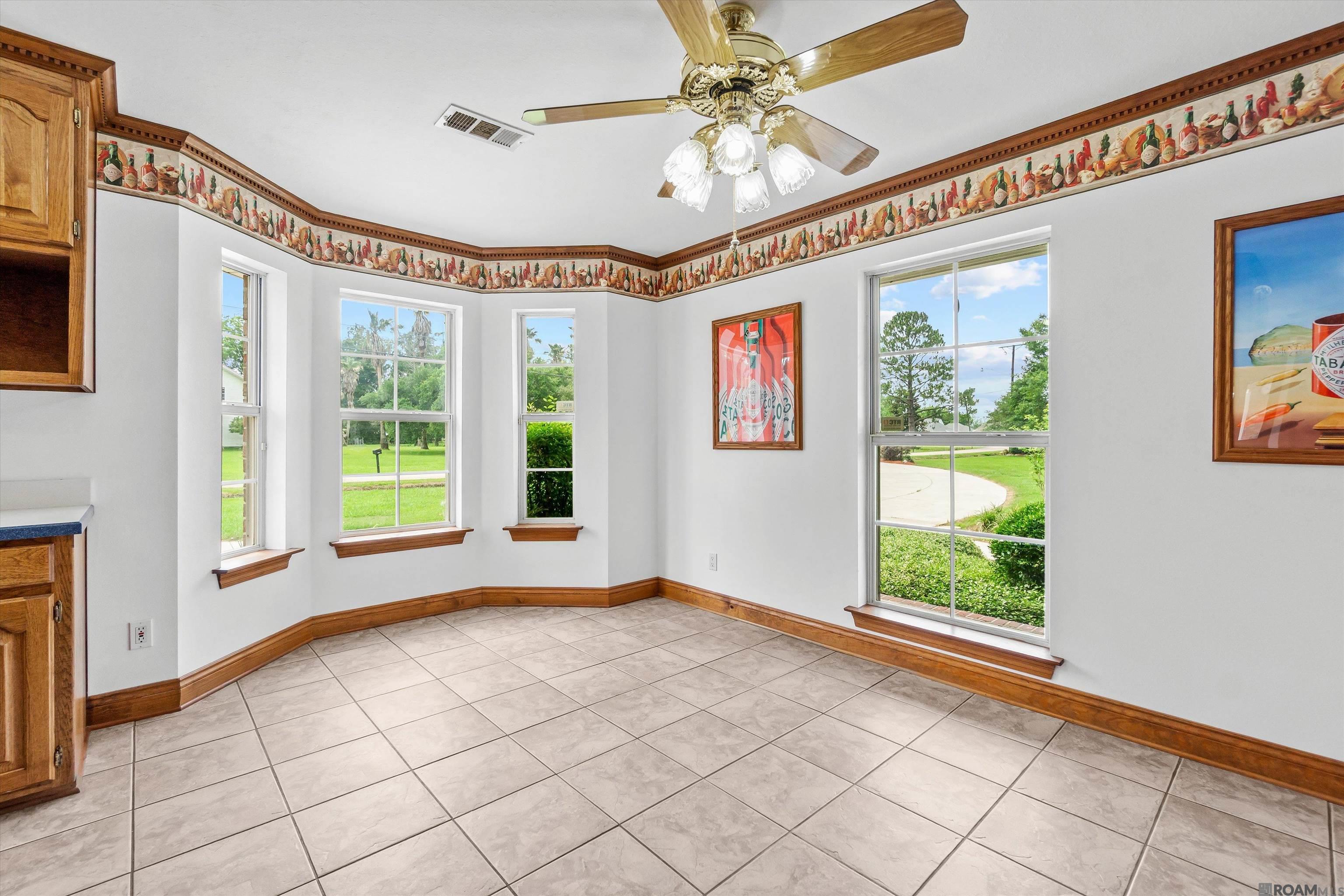 Gonzales, Louisiana, 70737, United States, 4 Bedrooms Bedrooms, ,3 BathroomsBathrooms,Residential,For Sale,1920960