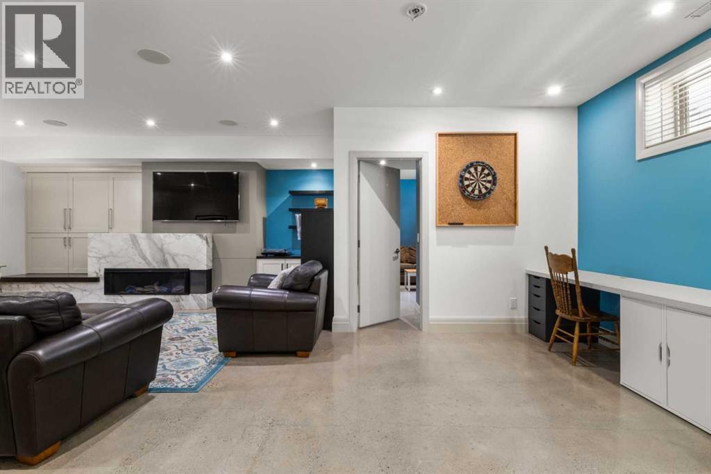 CALGARY, Alberta, T2E 2A7, CA, 5 Bedrooms Bedrooms, ,3 BathroomsBathrooms,Residential,For Sale,1947976