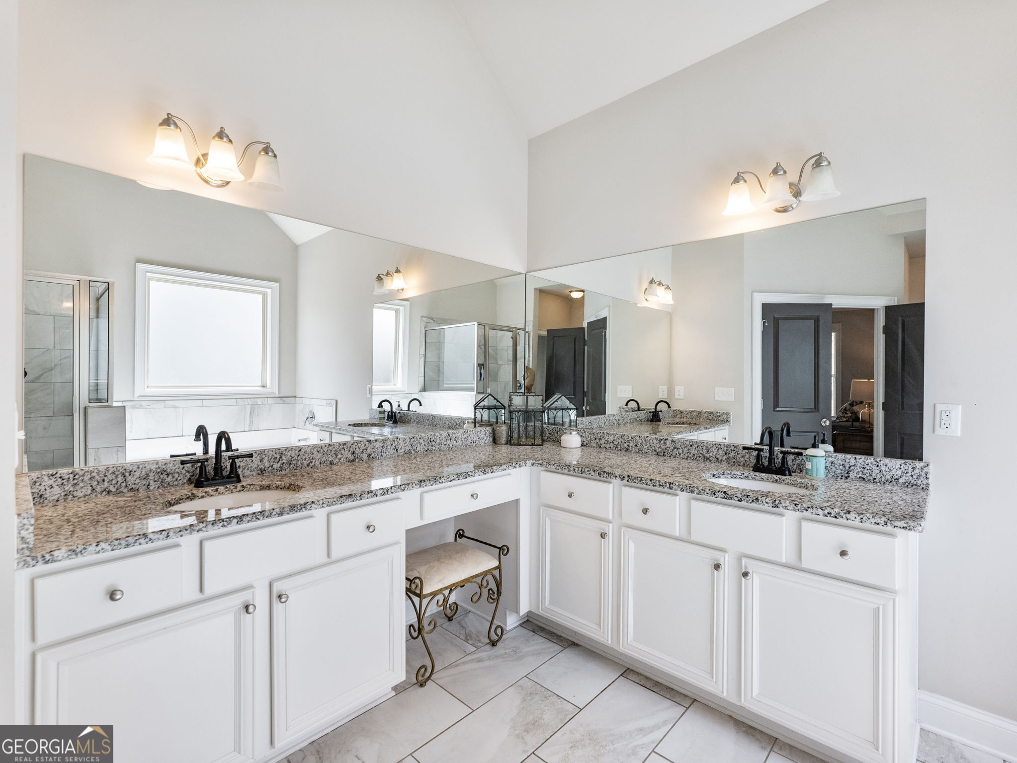 Hoschton, Georgia, 30548, United States, 5 Bedrooms Bedrooms, ,3 BathroomsBathrooms,Residential,For Sale,1986295