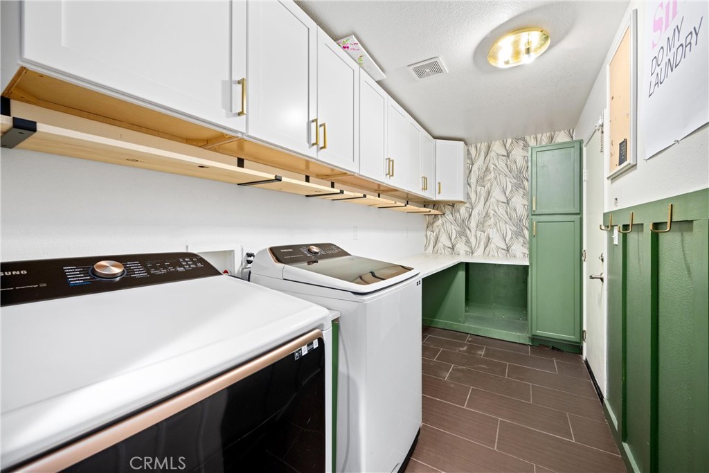 Riverside, California, 92503, United States, 4 Bedrooms Bedrooms, ,3 BathroomsBathrooms,Residential,For Sale,1875571