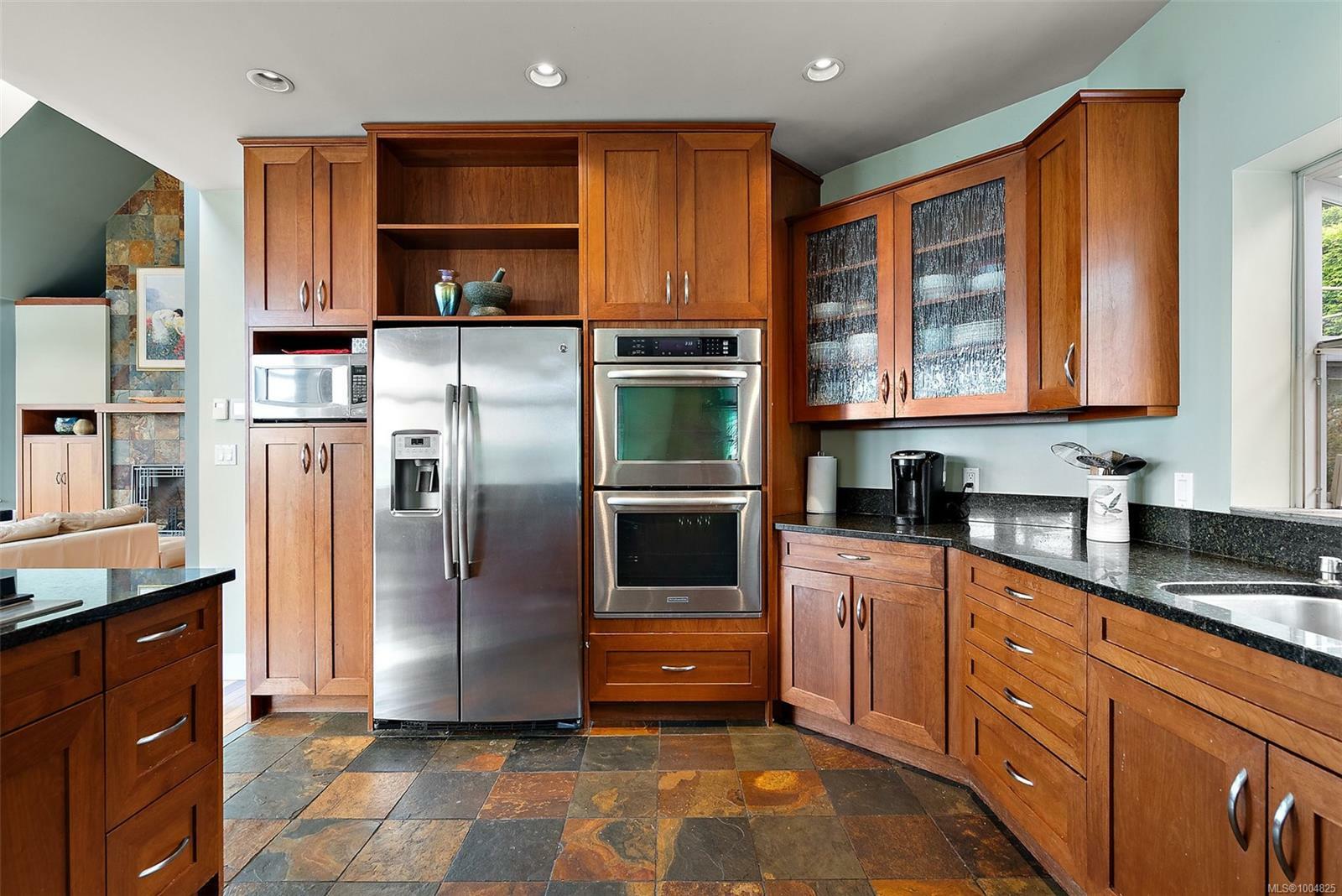 VIEW ROYAL, British Columbia, V9B 1A6, CA, 3 Bedrooms Bedrooms, ,Residential,For Sale,1883645