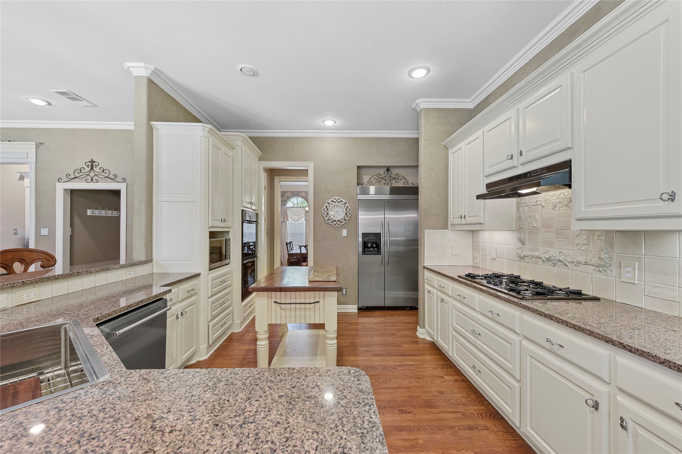 Heath, Texas, 75032, United States, 4 Bedrooms Bedrooms, ,3 BathroomsBathrooms,Residential,For Sale,1829391